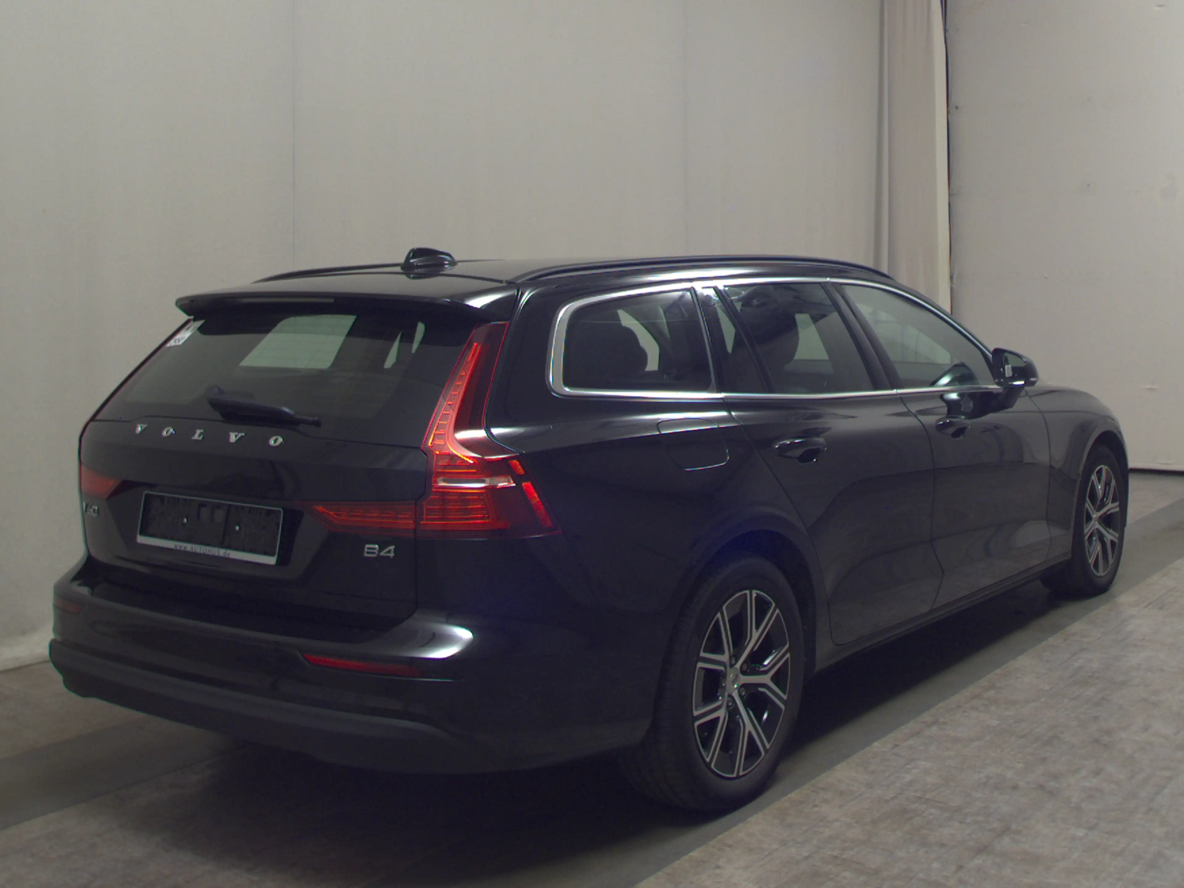 Volvo V60 B4 Navi LED Memory el.Heckklappe 4xShz KLIMAAUT TEMPO MFL SHZ VC PDC DAB KAMERA — photo 4