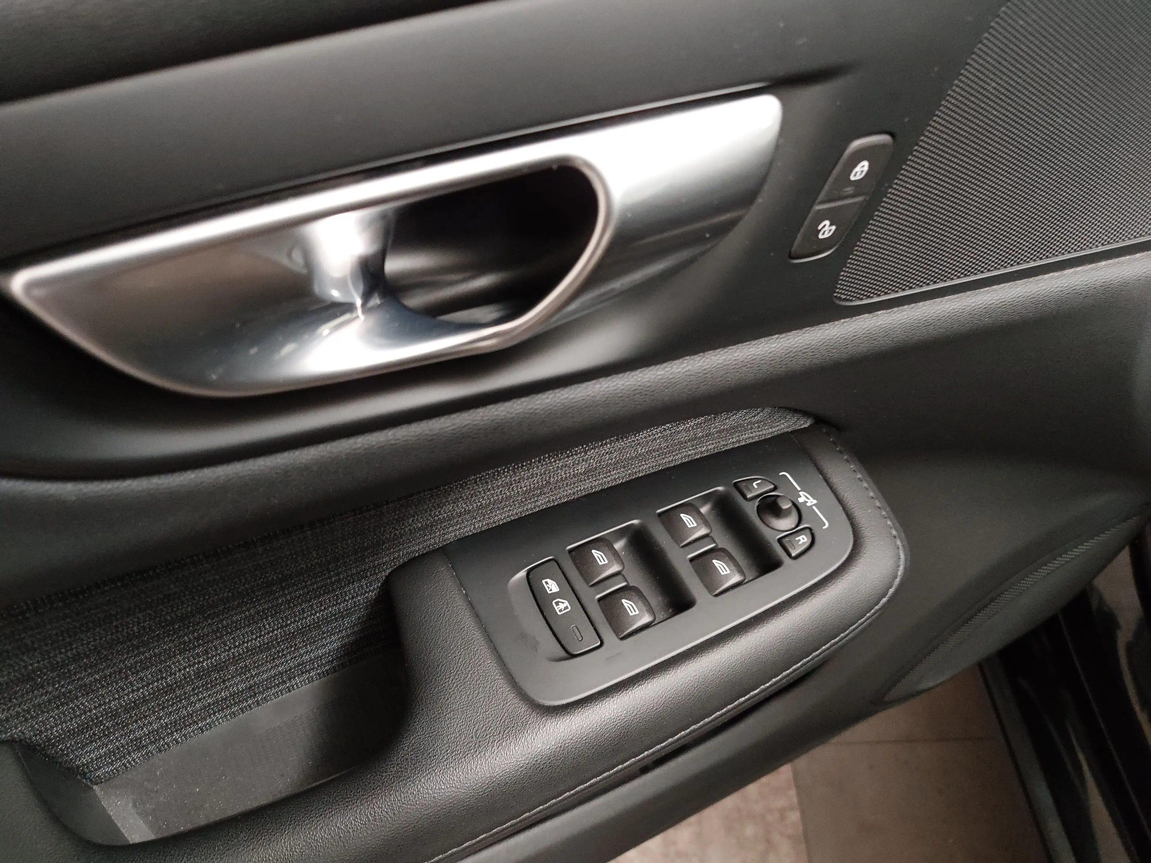 Volvo V60 B4 Navi LED Memory el.Heckklappe 4xShz KLIMAAUT TEMPO MFL SHZ VC PDC DAB KAMERA — photo 5