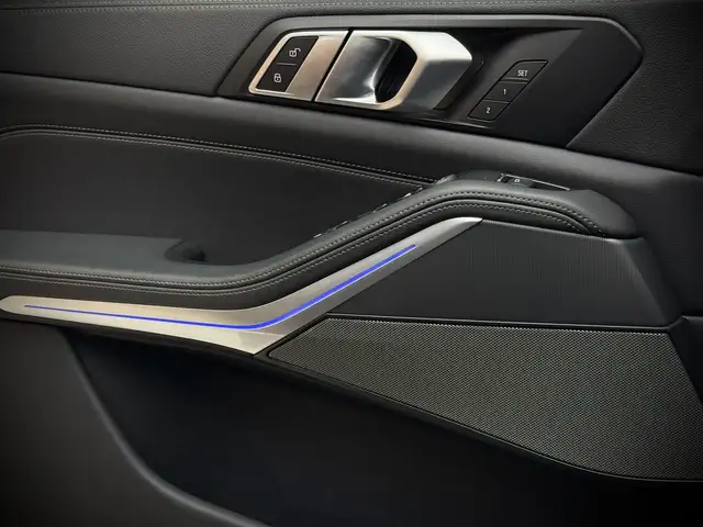 BMW X5 M view 13