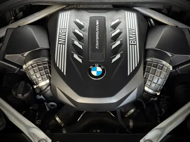 BMW X5 M view 7