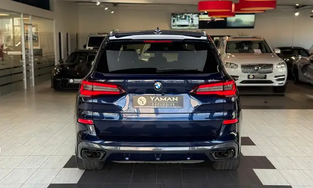 BMW X5 M view 10