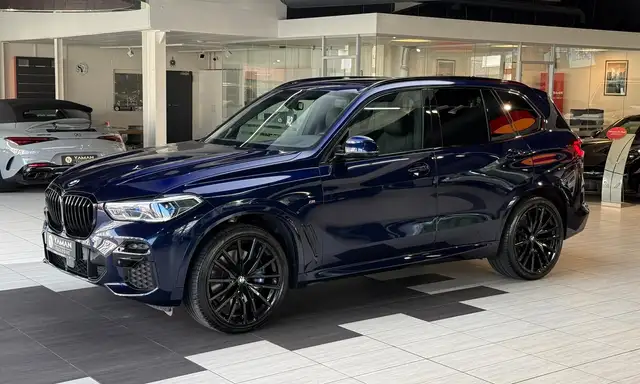 BMW X5 M view 2