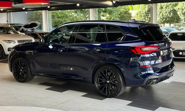 BMW X5 M view 11