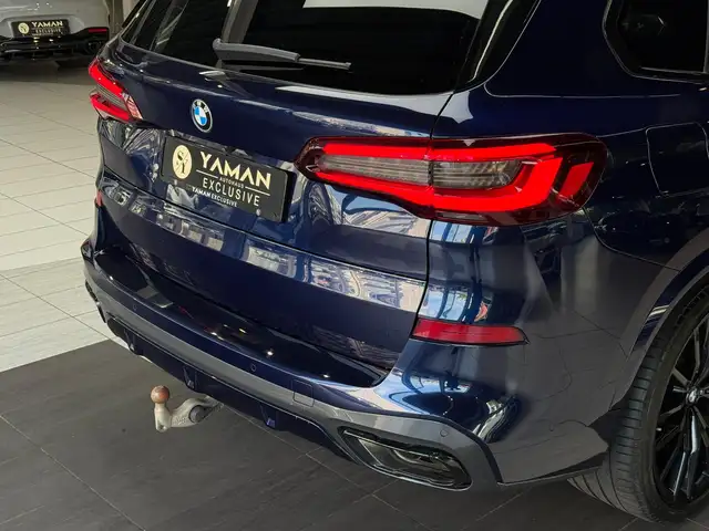 BMW X5 M view 9