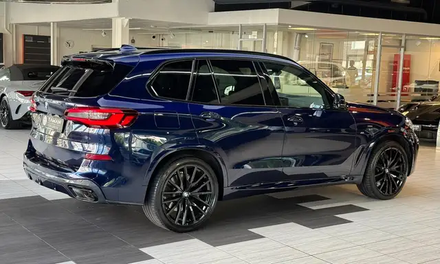 BMW X5 M view 8