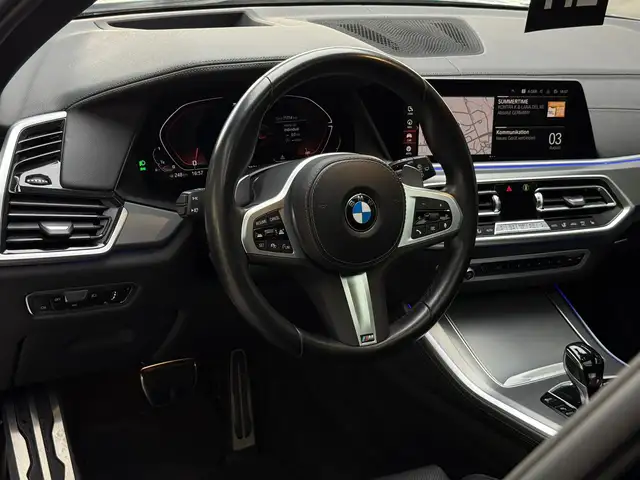 BMW X5 M view 15