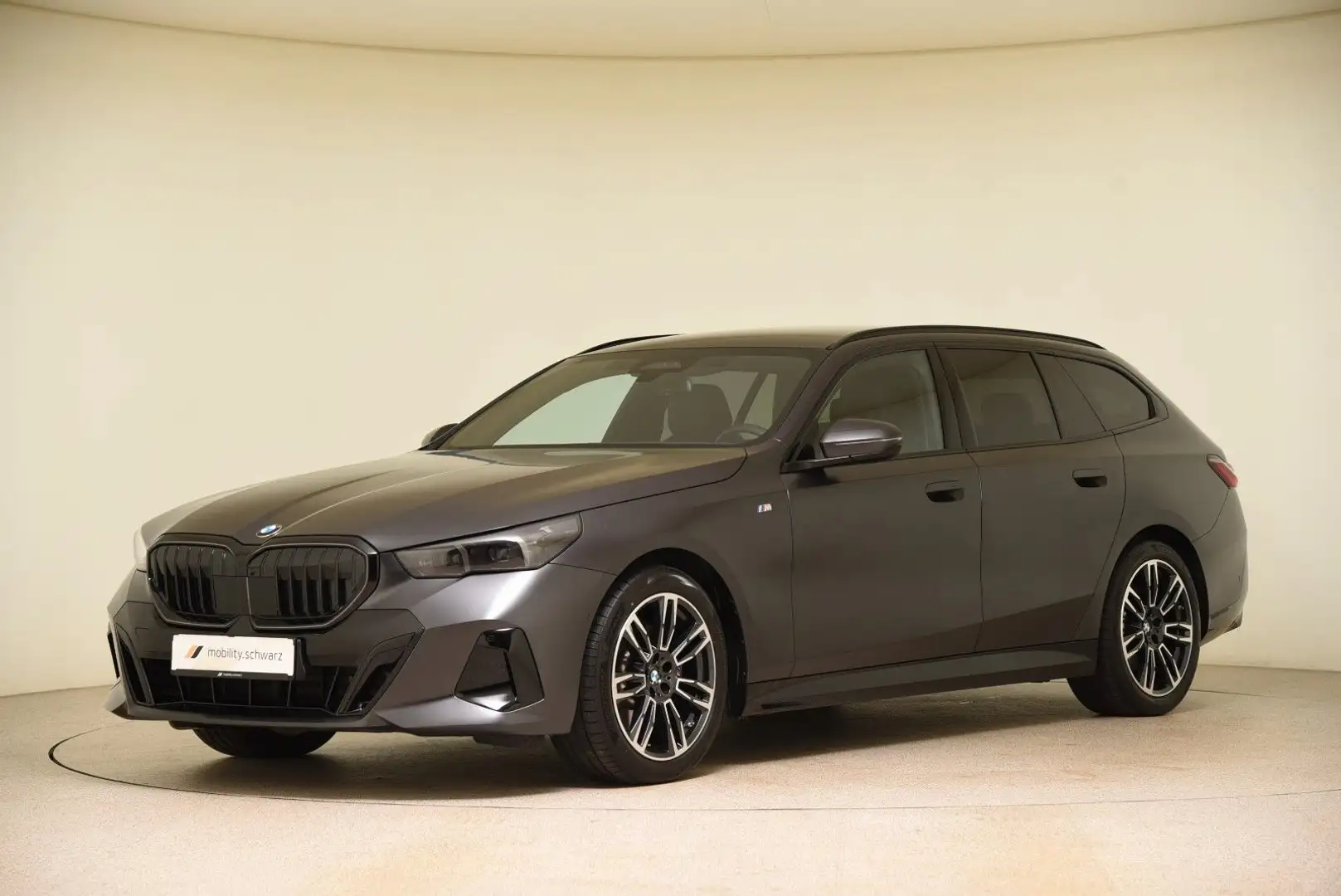 BMW 520 d xDrive Touring M Sport Pro ACC Pano LED B&W Grau - 1