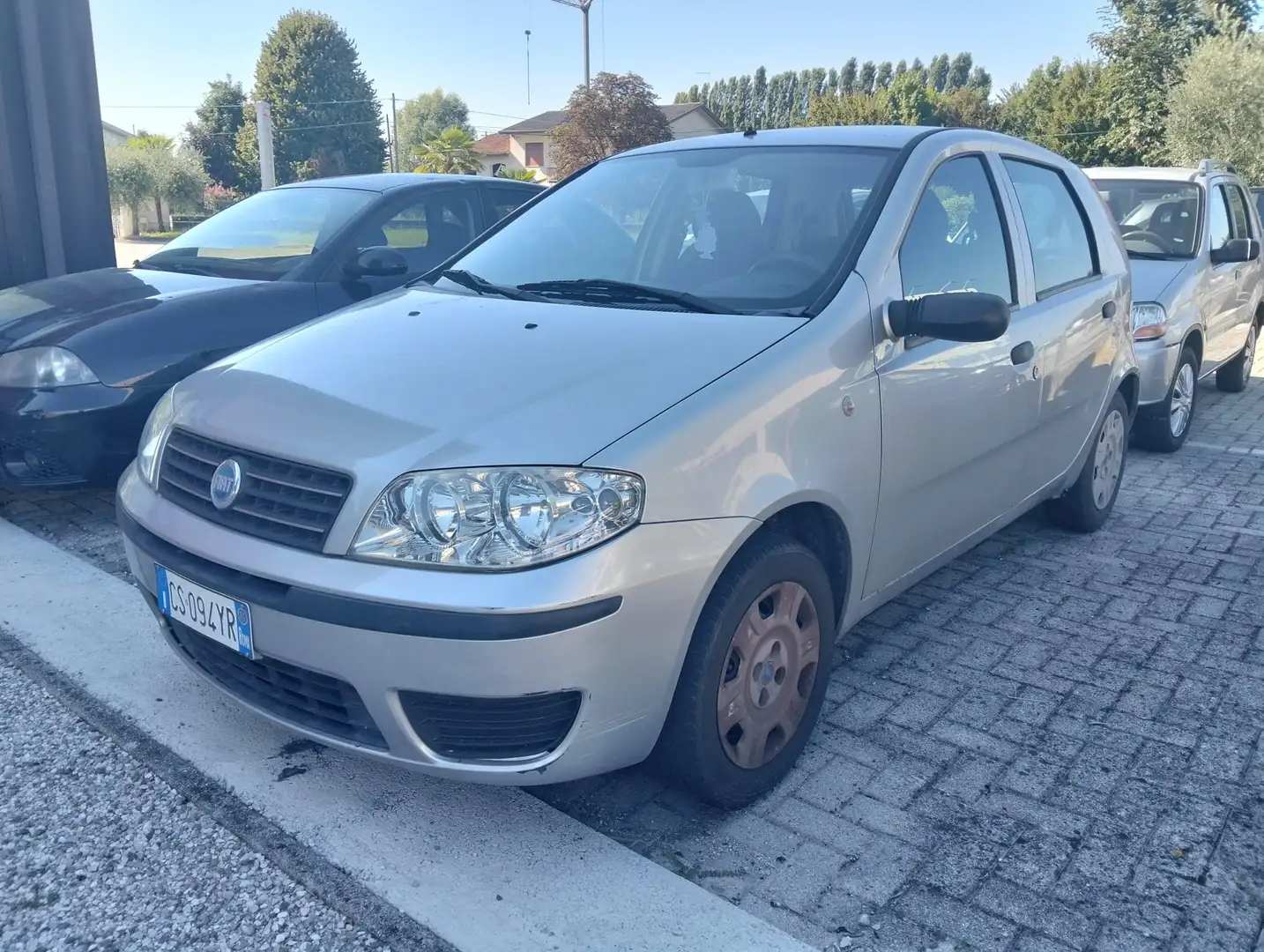 Fiat Punto Punto II 2003 5p 1.2 bConnect Plateado - 1
