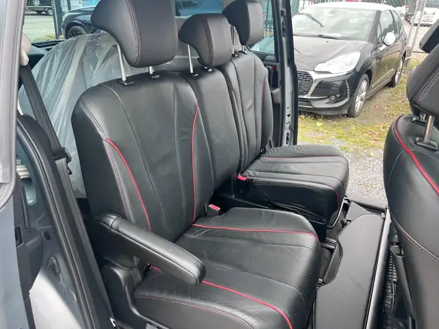 Mazda Mazda5 view 11