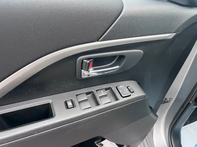 Mazda Mazda5 view 14