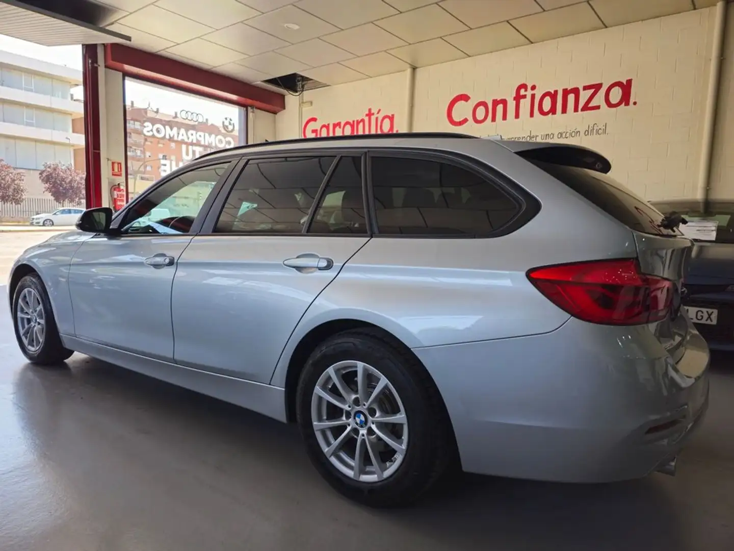 BMW 318 318d Touring Gris - 2