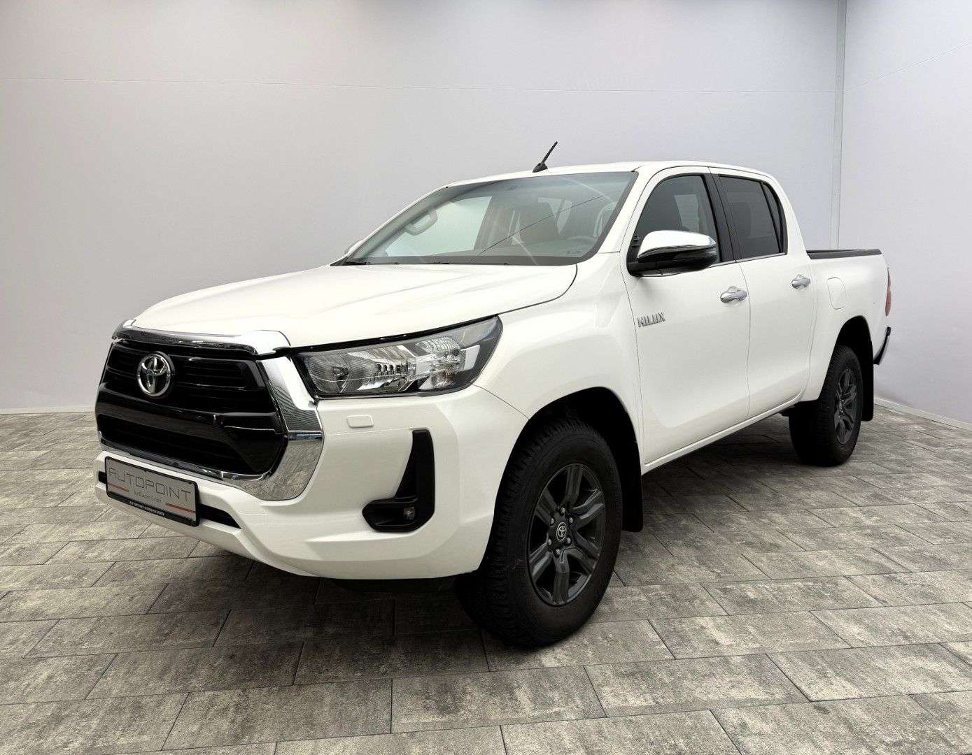 Second hand Toyota Hilux 2.8