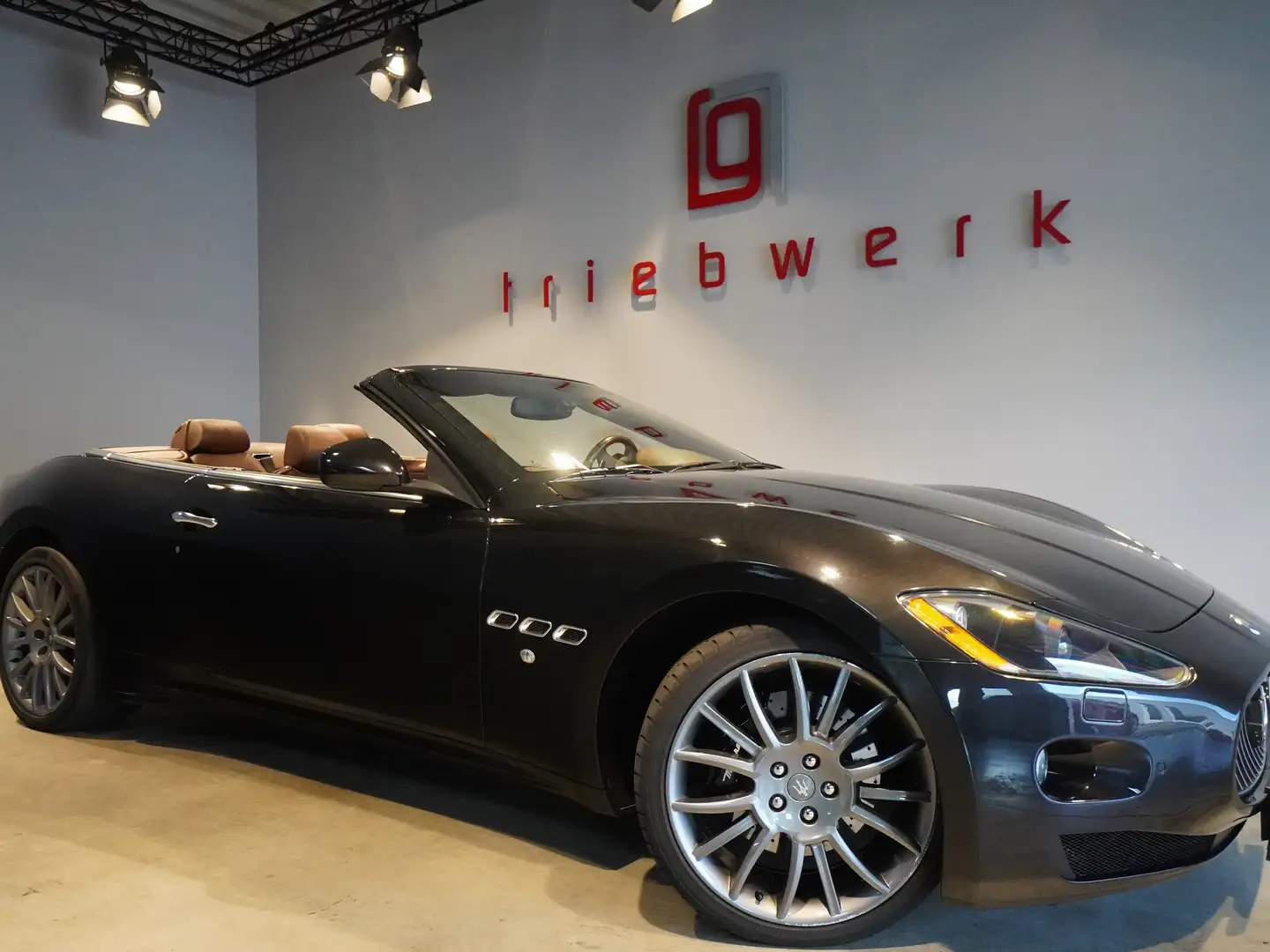 Maserati GranCabrio 4.7 V8 Automatik*BRD*ufrei*20 Zoll*top gepflegt Schwarz - 1