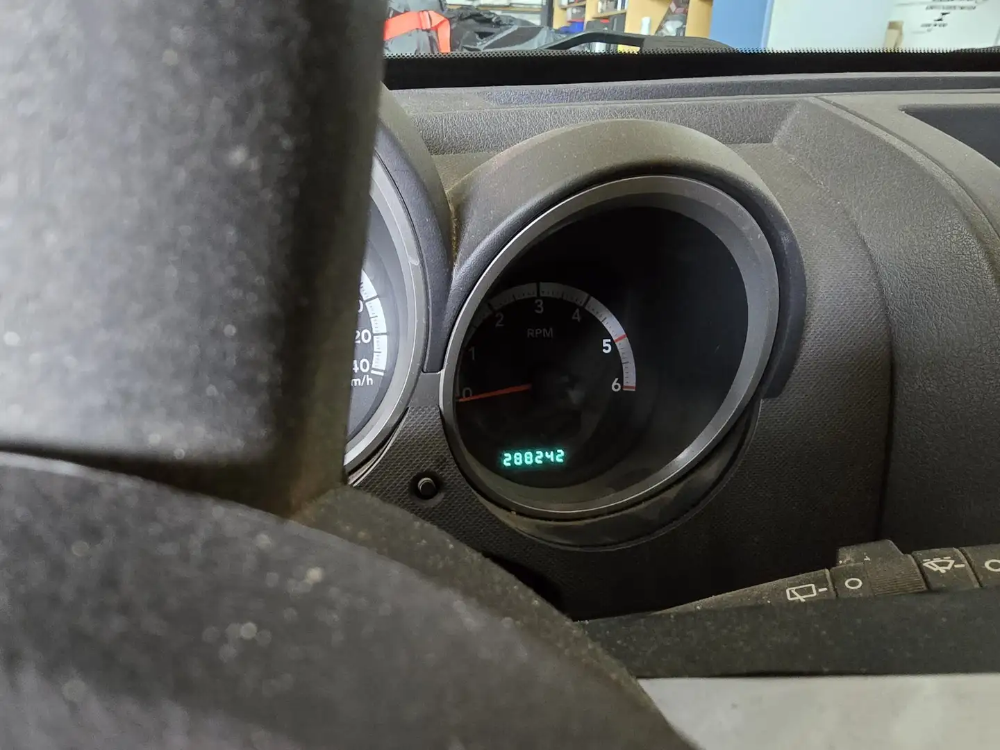 Dodge Nitro Nitro 2.8 CRD DPF Automatik SXT Rojo - 2