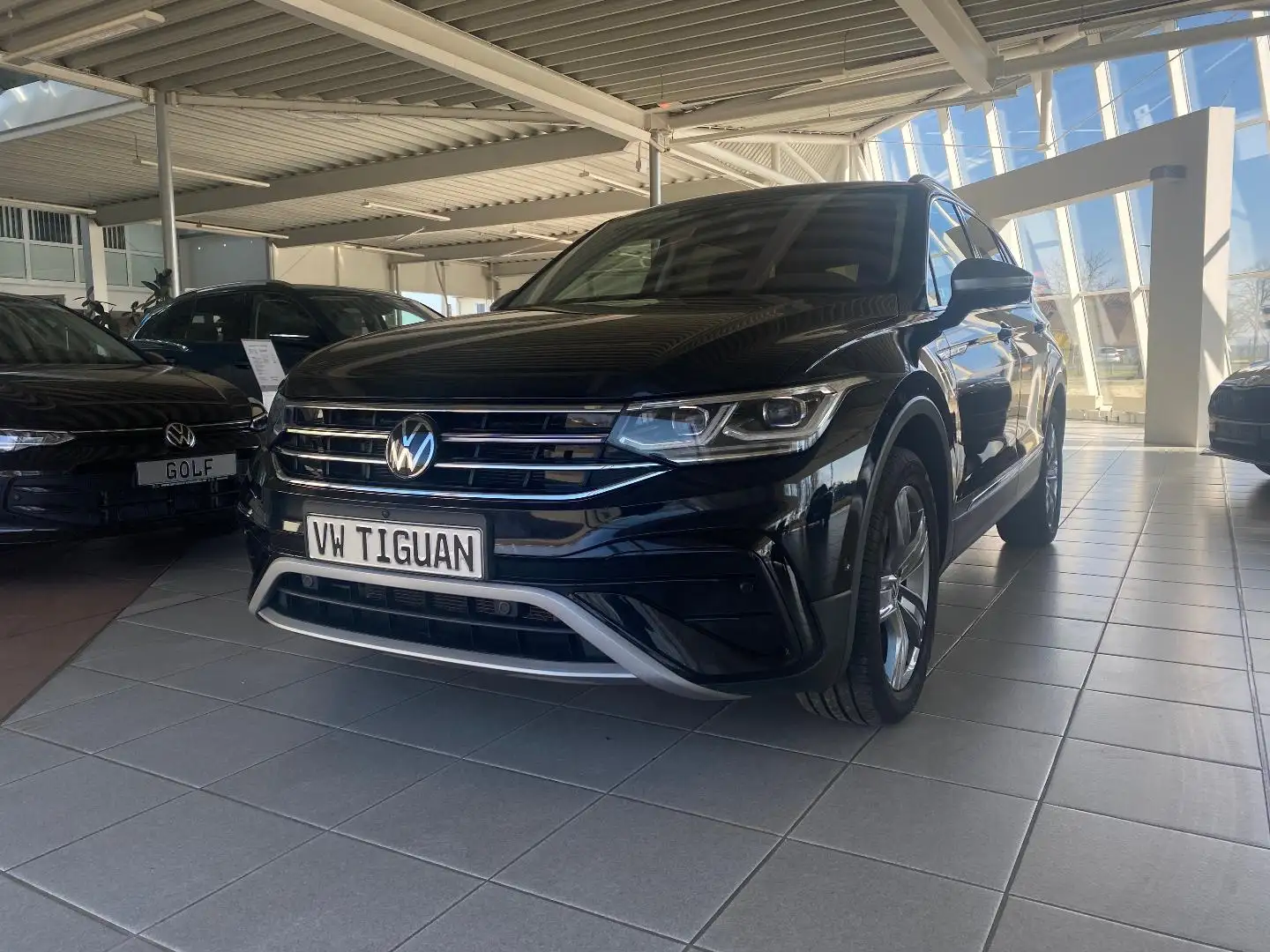 Volkswagen Tiguan Allspace Allspace Elegance TDI SCR 4Motion 7-Gang-DSG Noir - 1