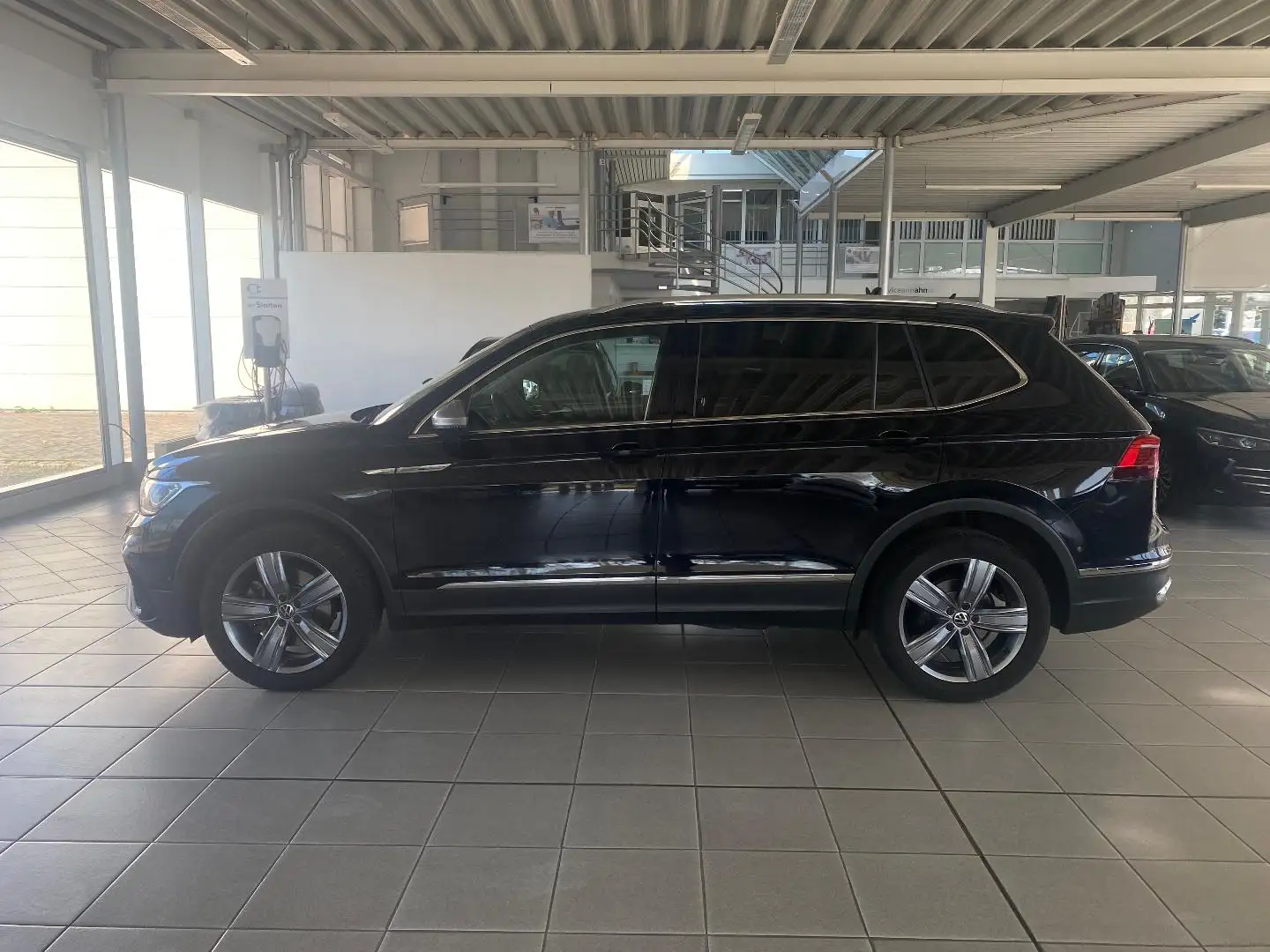 Volkswagen Tiguan Allspace Allspace Elegance TDI SCR 4Motion 7-Gang-DSG Noir - 2