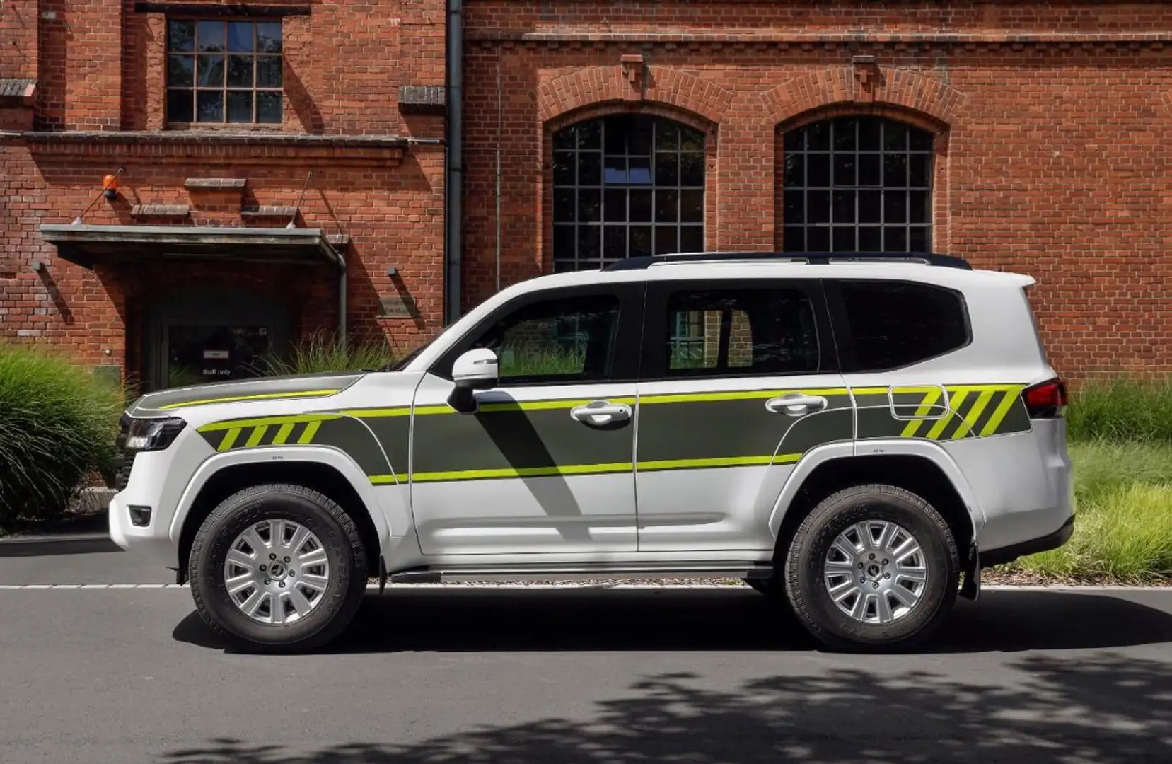 Toyota Land Cruiser 300 GXR Protezione Speciale VR9 Bianco - 2