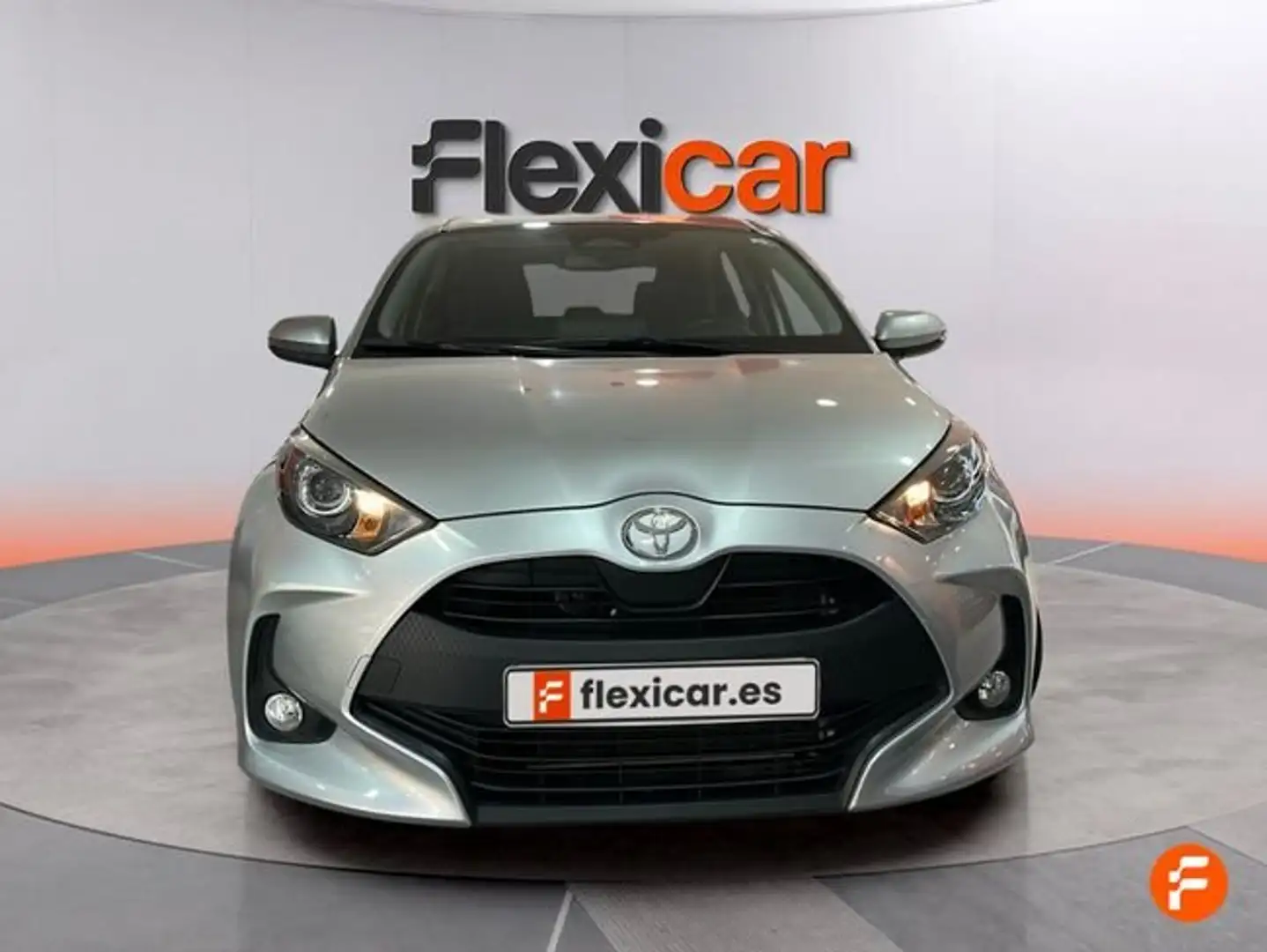 Toyota Yaris 120H 1.5 Active Plus Gris - 2