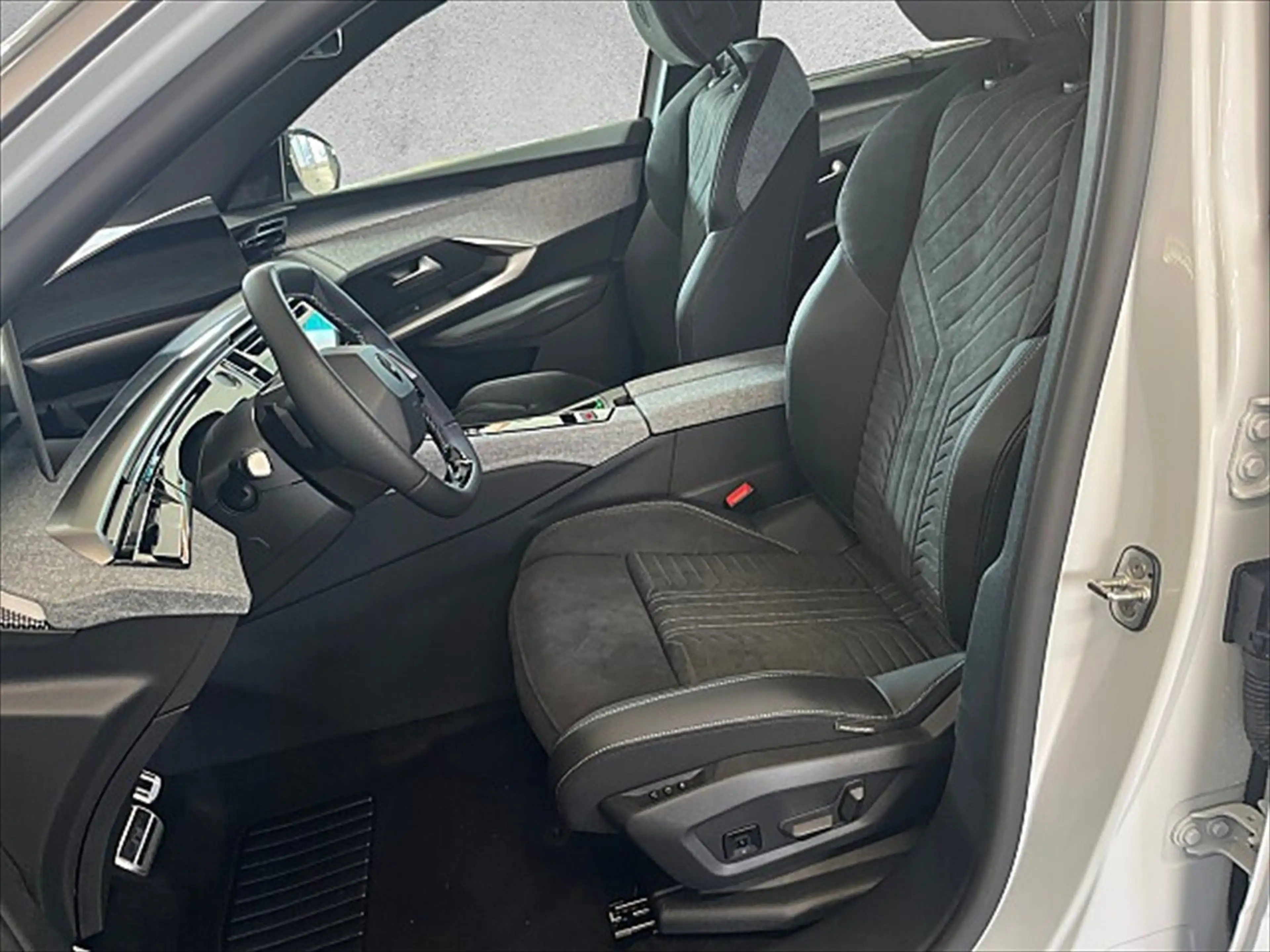 Peugeot 5008 1.2 145 GT Exclusive ACC Alcantara LED Navi — photo 6