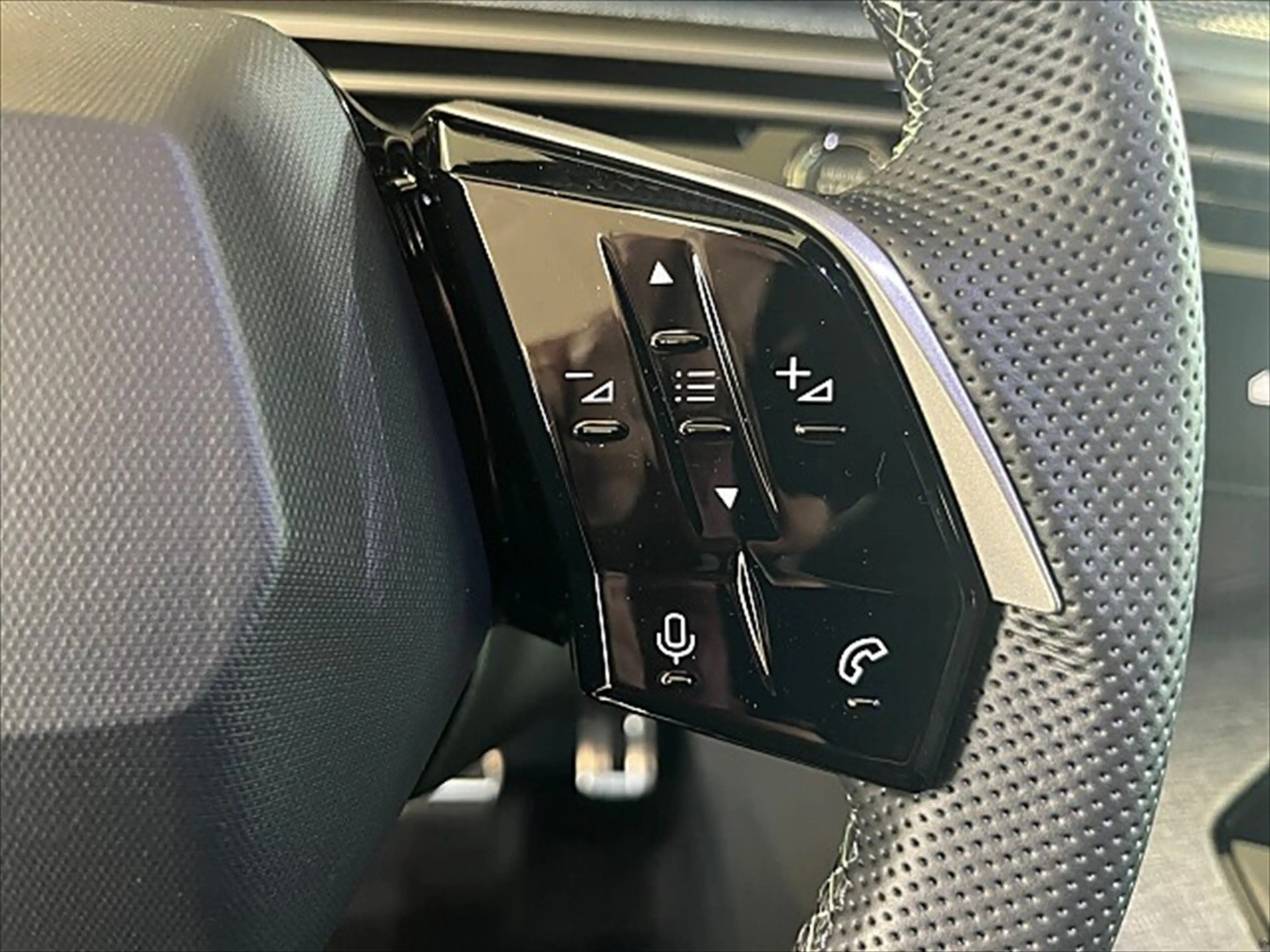 Peugeot 5008 1.2 145 GT Exclusive ACC Alcantara LED Navi — photo 16