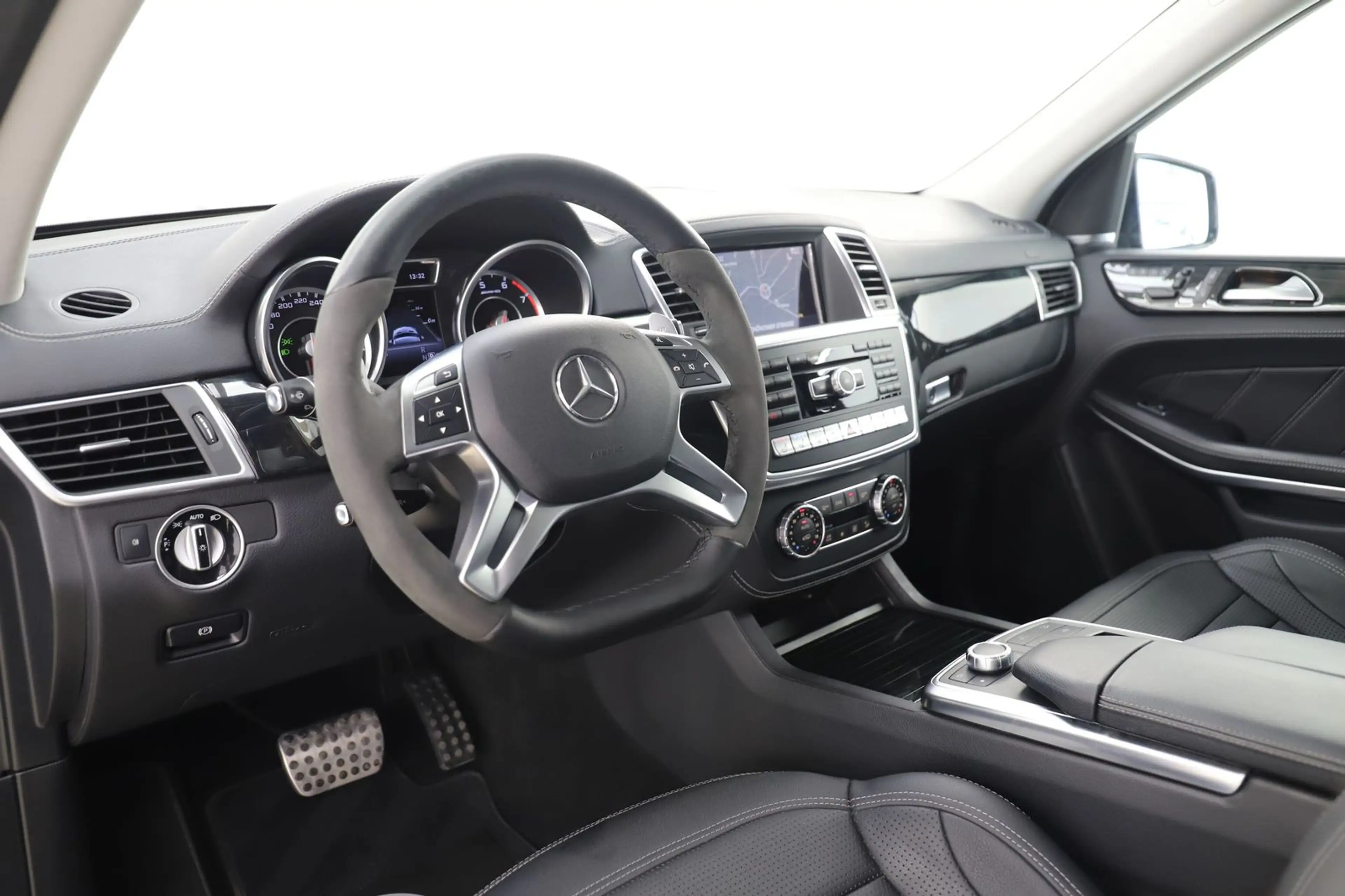 Mercedes-Benz GL 63 AMG 557PS 7G 4M Memory ACC 7Sitz 360° H&K — photo 15