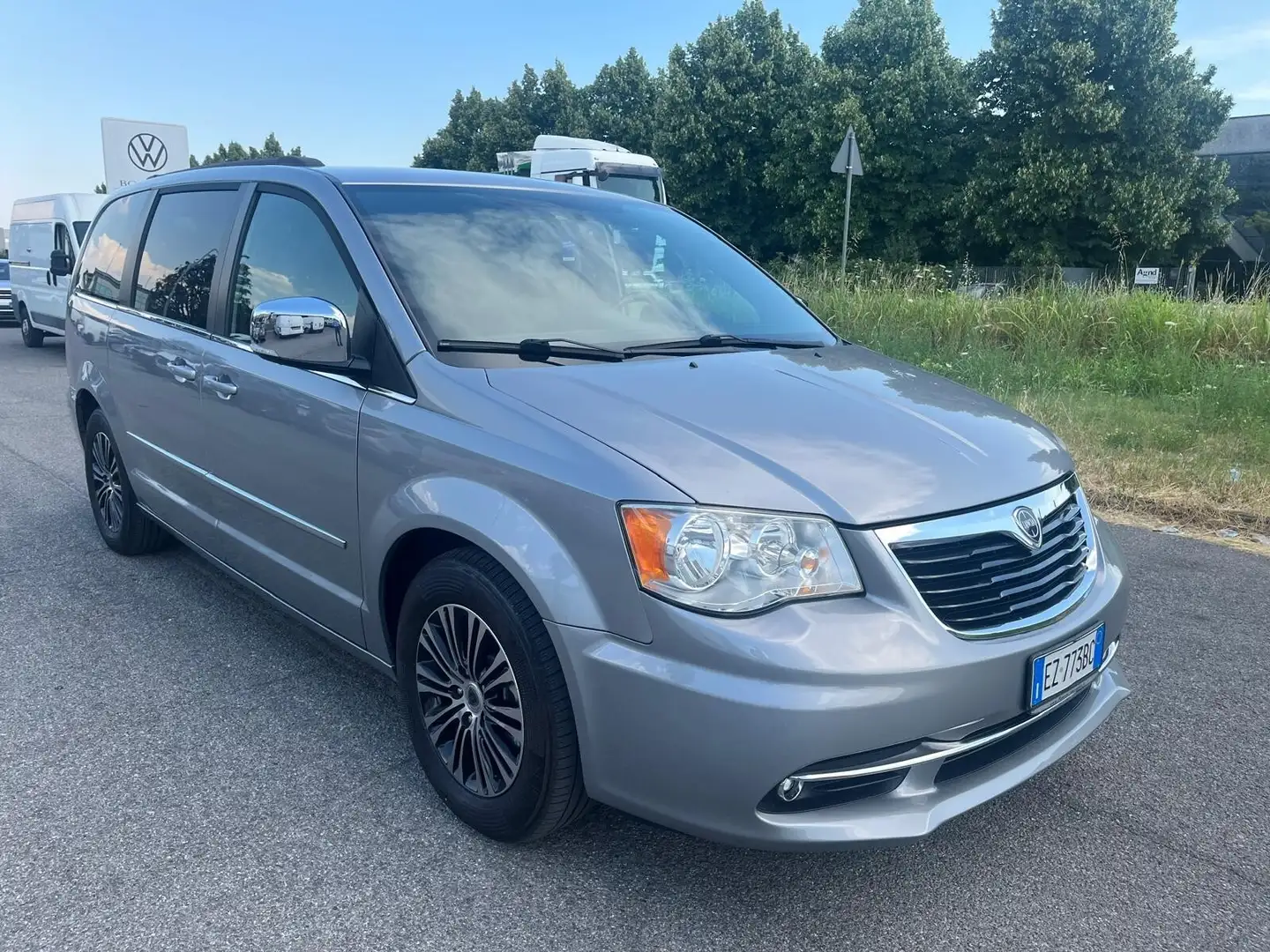 Lancia Voyager 2.8 Turbodiesel S 177 CV Сірий - 2