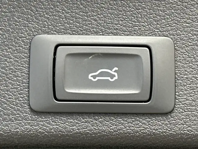 Audi S4 Avant view 7