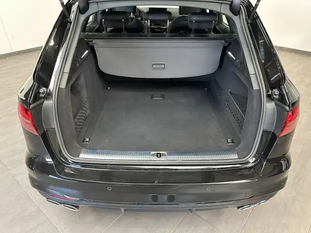 Audi S4 Avant view 6