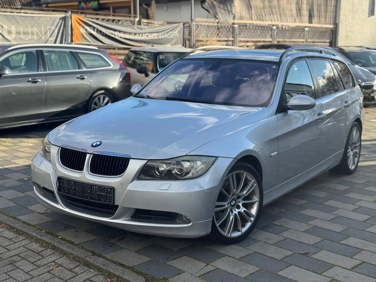BMW 320 320d/Pano/Navi/Neu-Tüv Grau - 1
