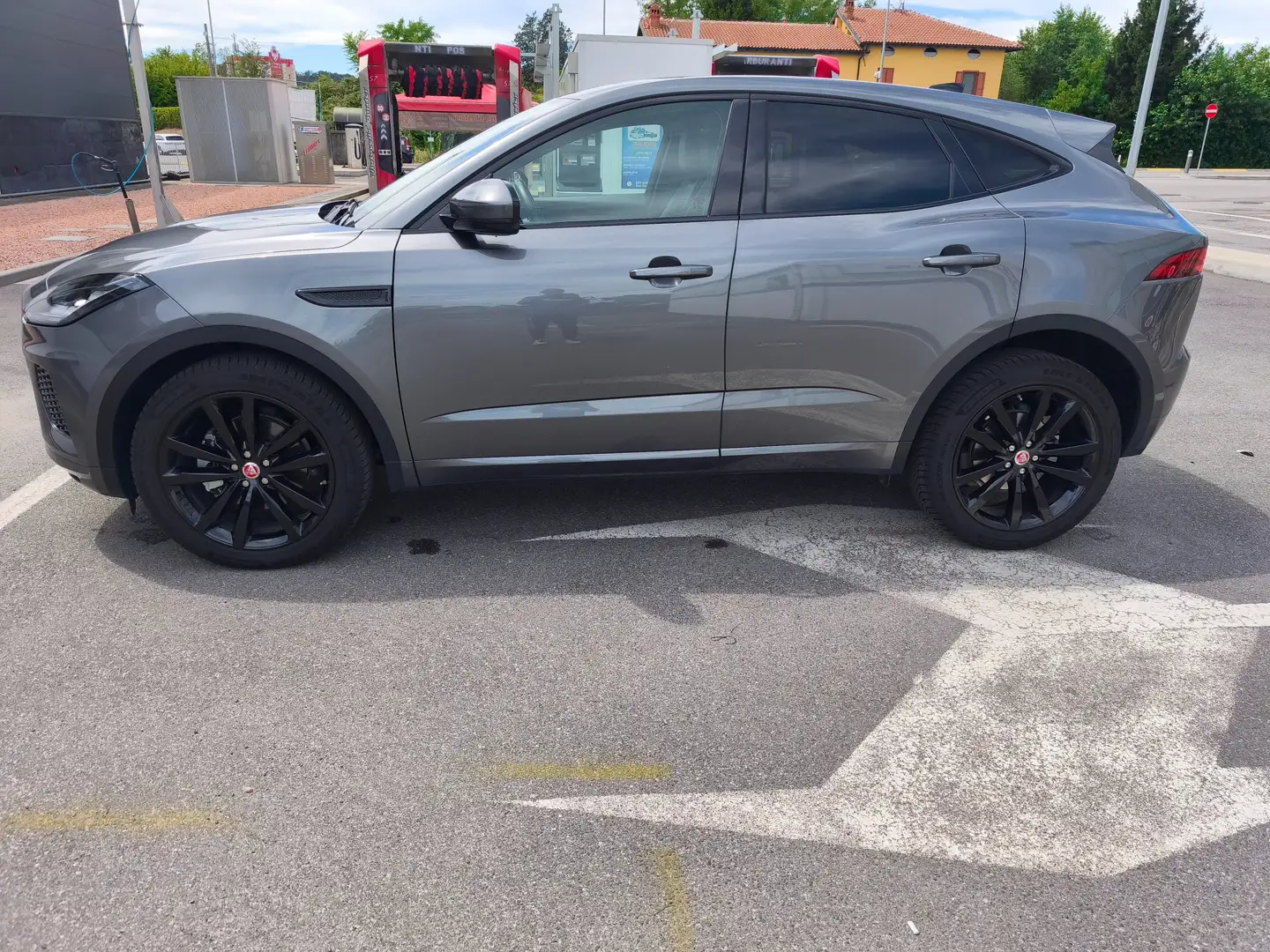 Jaguar E-Pace E-Pace 2017 2.0d i4 R-Dynamic S awd 180cv automat Šedá - 1