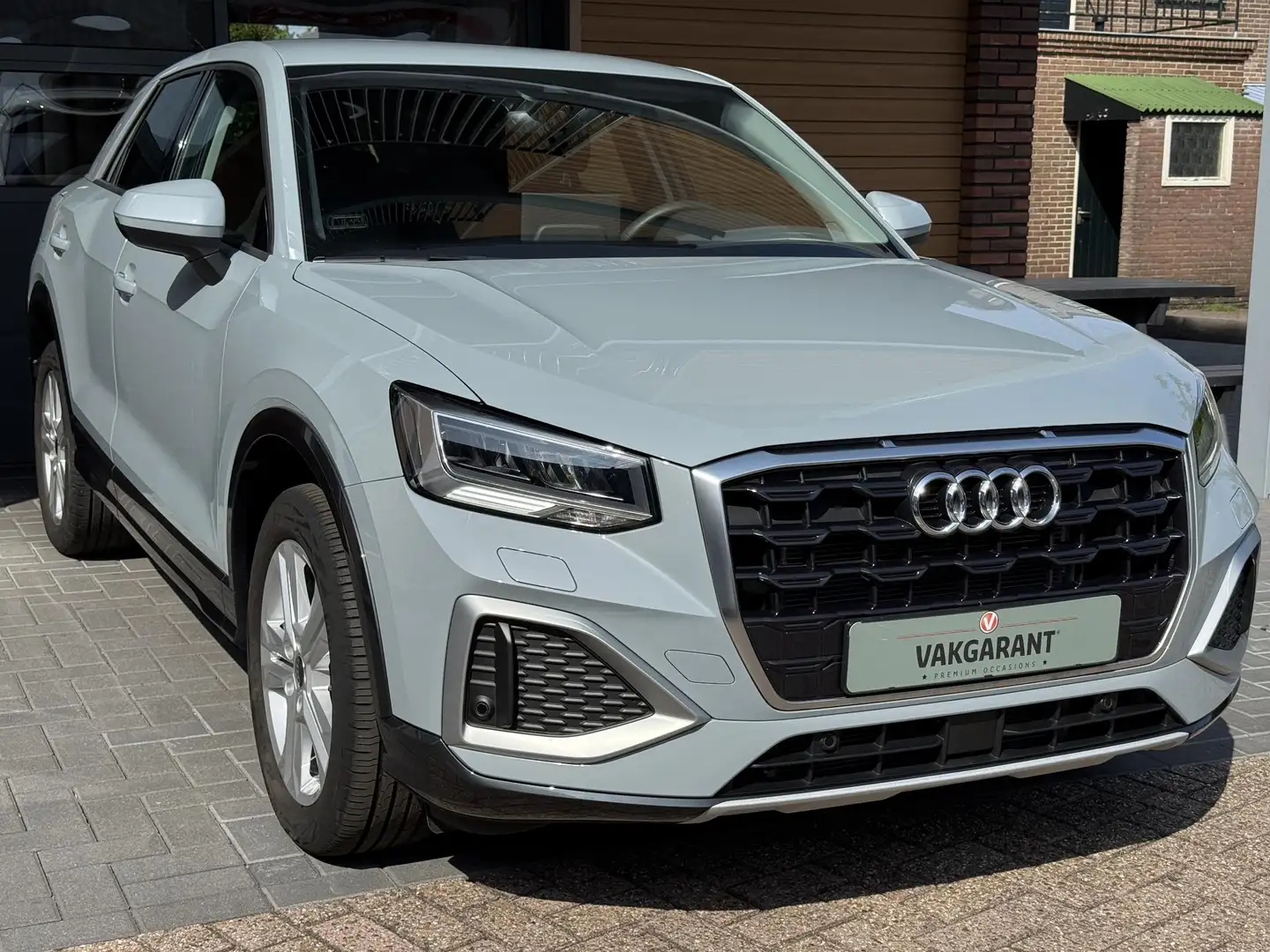 Audi Q2 35 TFSI 150pk,Apple,Camera,AddCruise Grijs - 2