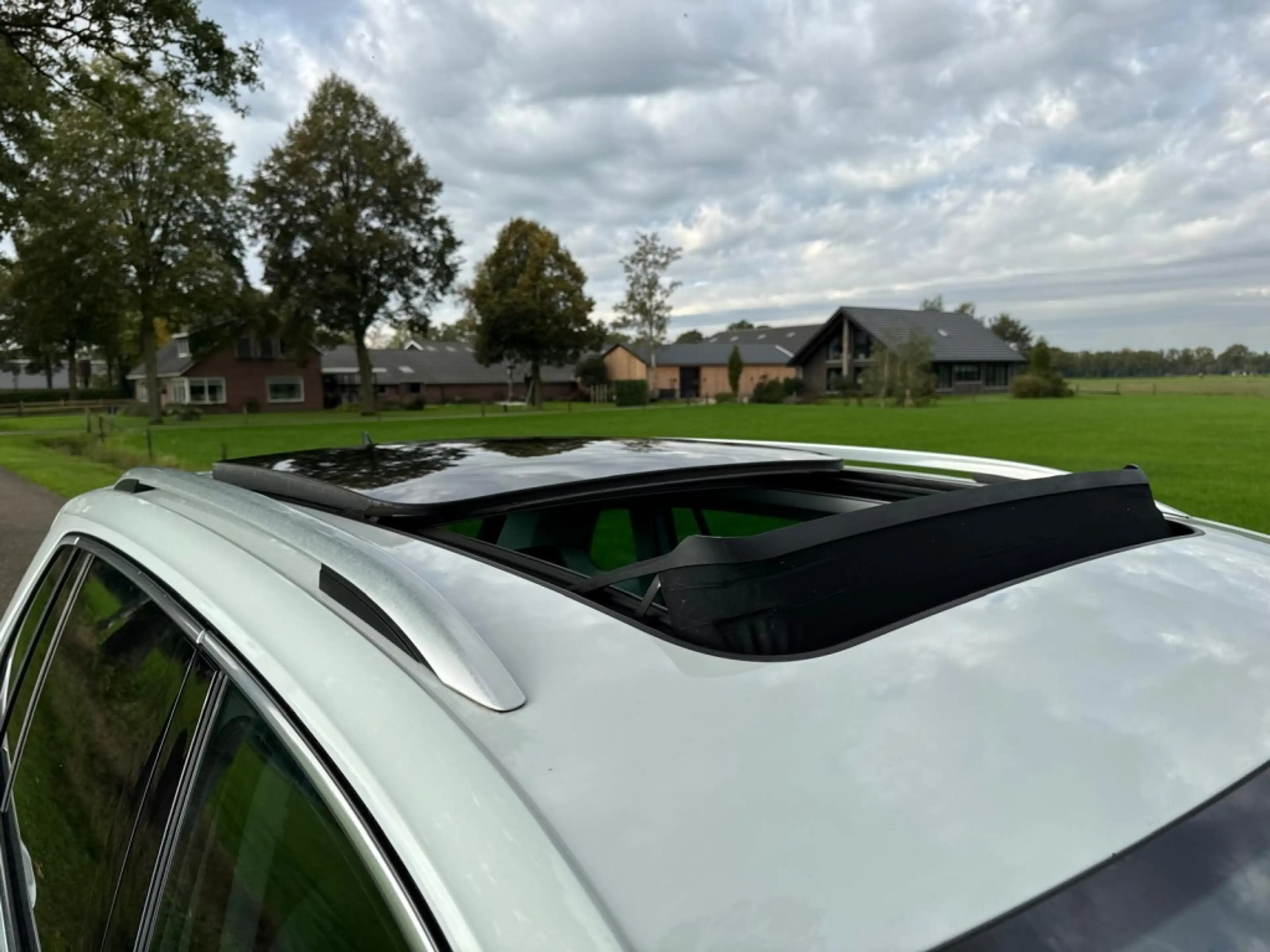 Volkswagen Tiguan 2.0 TSI 4Motion R-Line | Pano | 360 Camera | Leder — photo 2