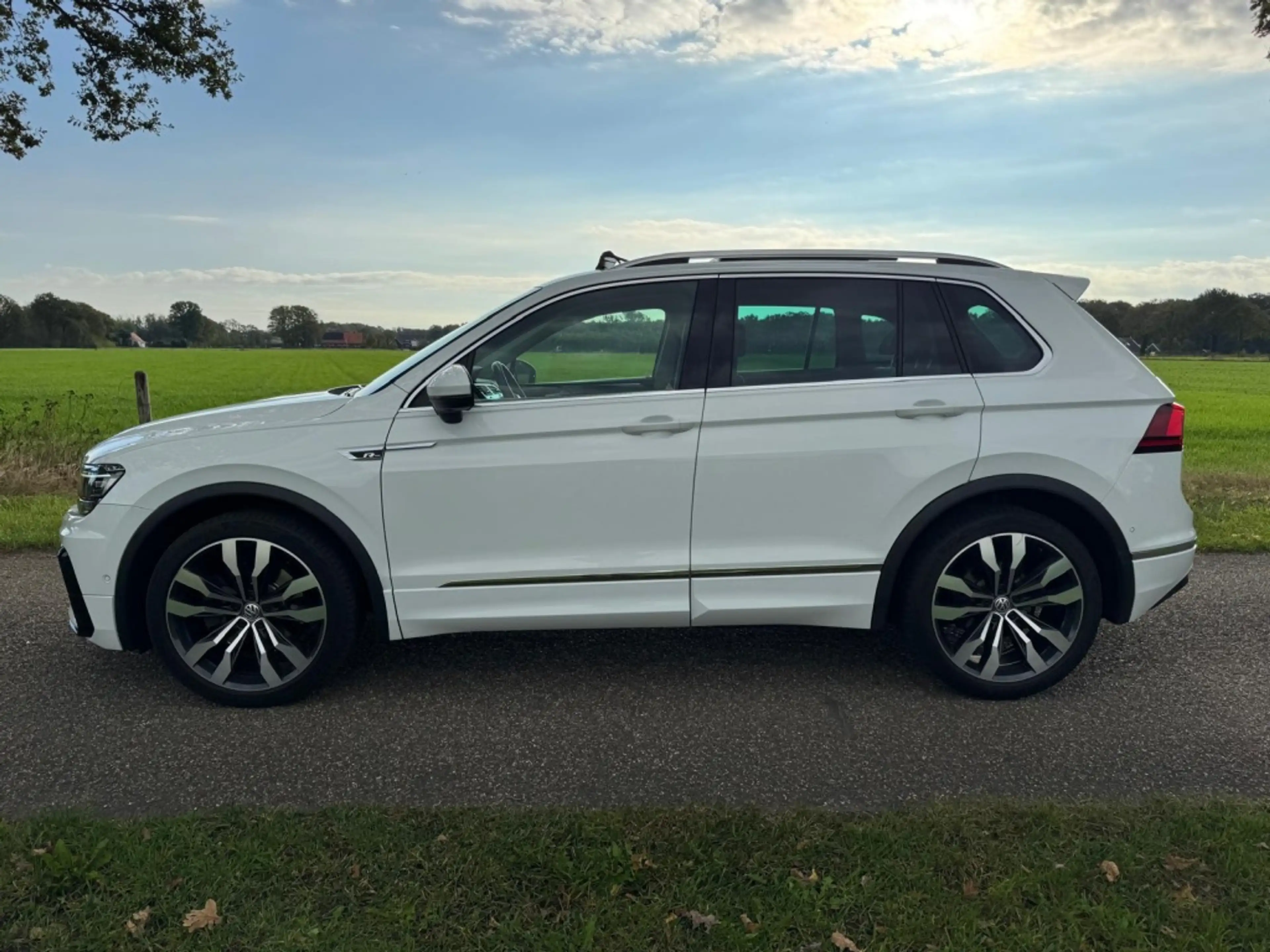 Volkswagen Tiguan 2.0 TSI 4Motion R-Line | Pano | 360 Camera | Leder — photo 5