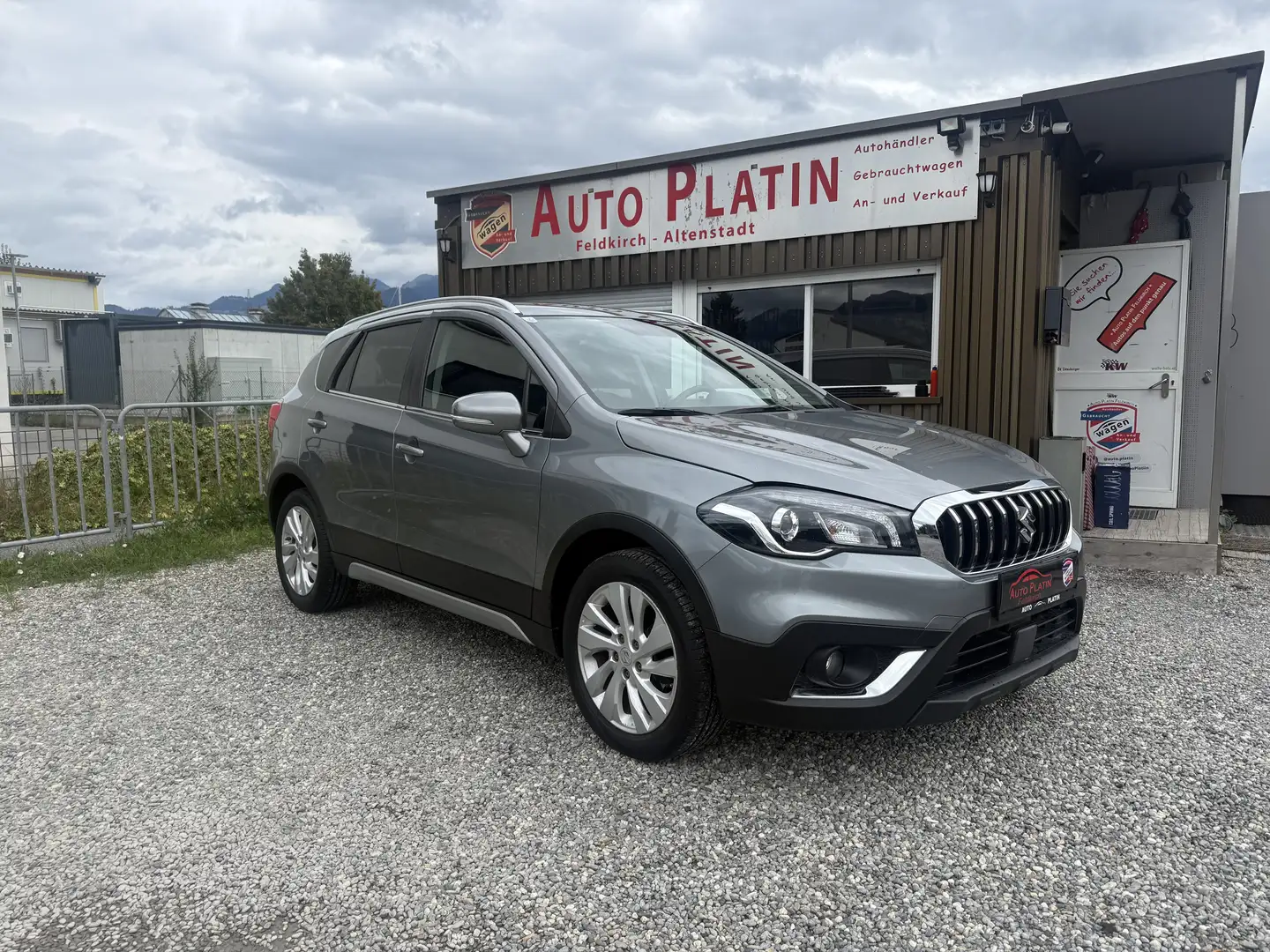 Suzuki SX4 S-Cross SX4 S-Cross 1,6 DDiS Traveller Plus Traveller Plus Grau - 2