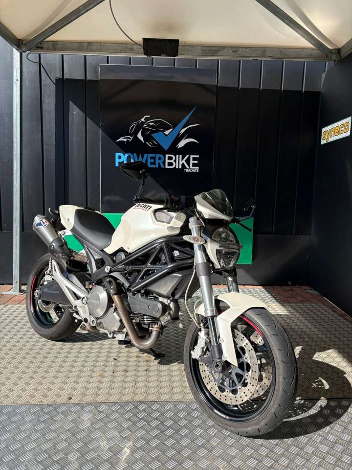 Ducati Monster 696