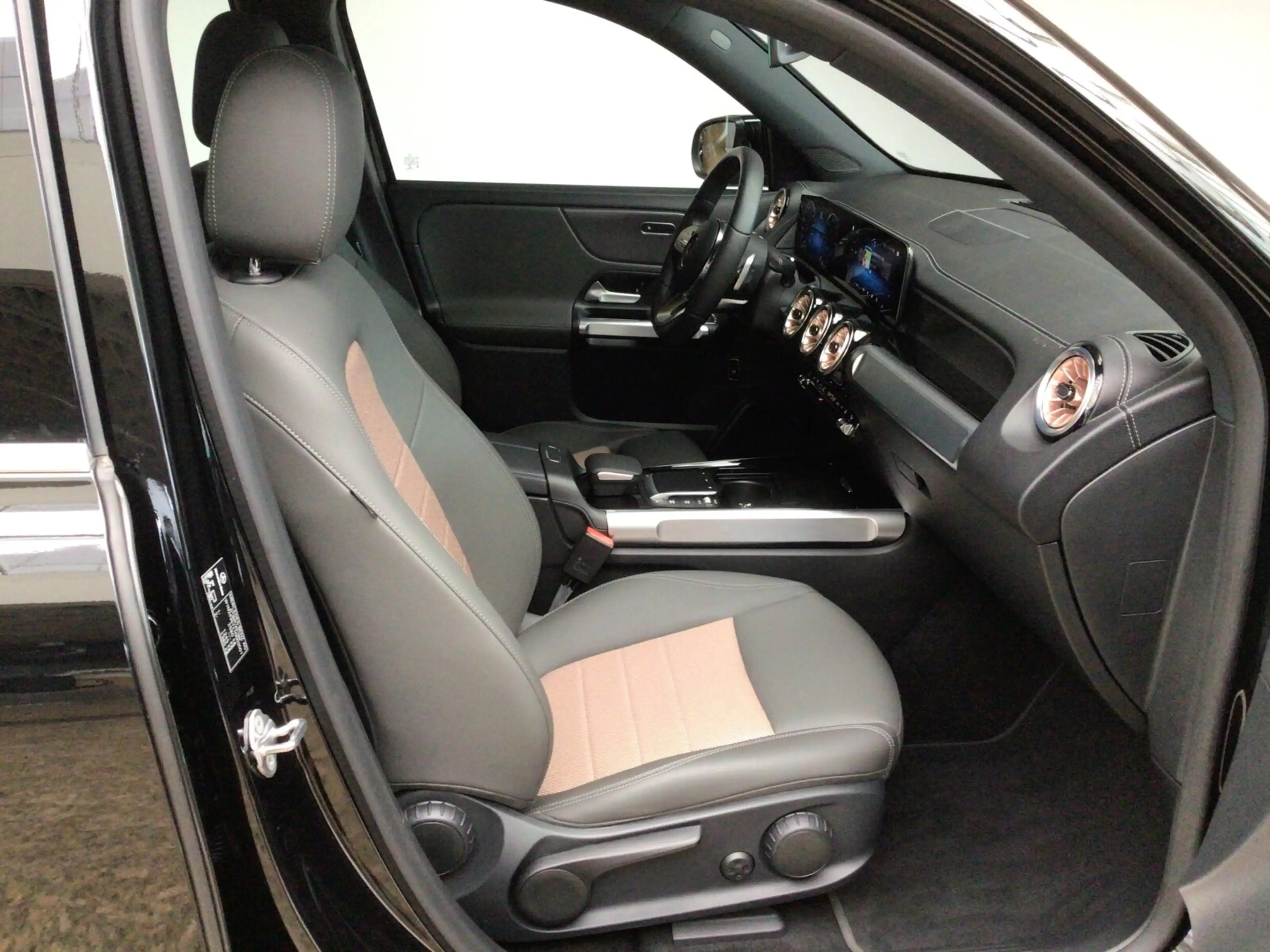 Mercedes-Benz EQB 350 EQB 350 4MATIC Advanced/Eletric Art/Totwinkel/LED — photo 11
