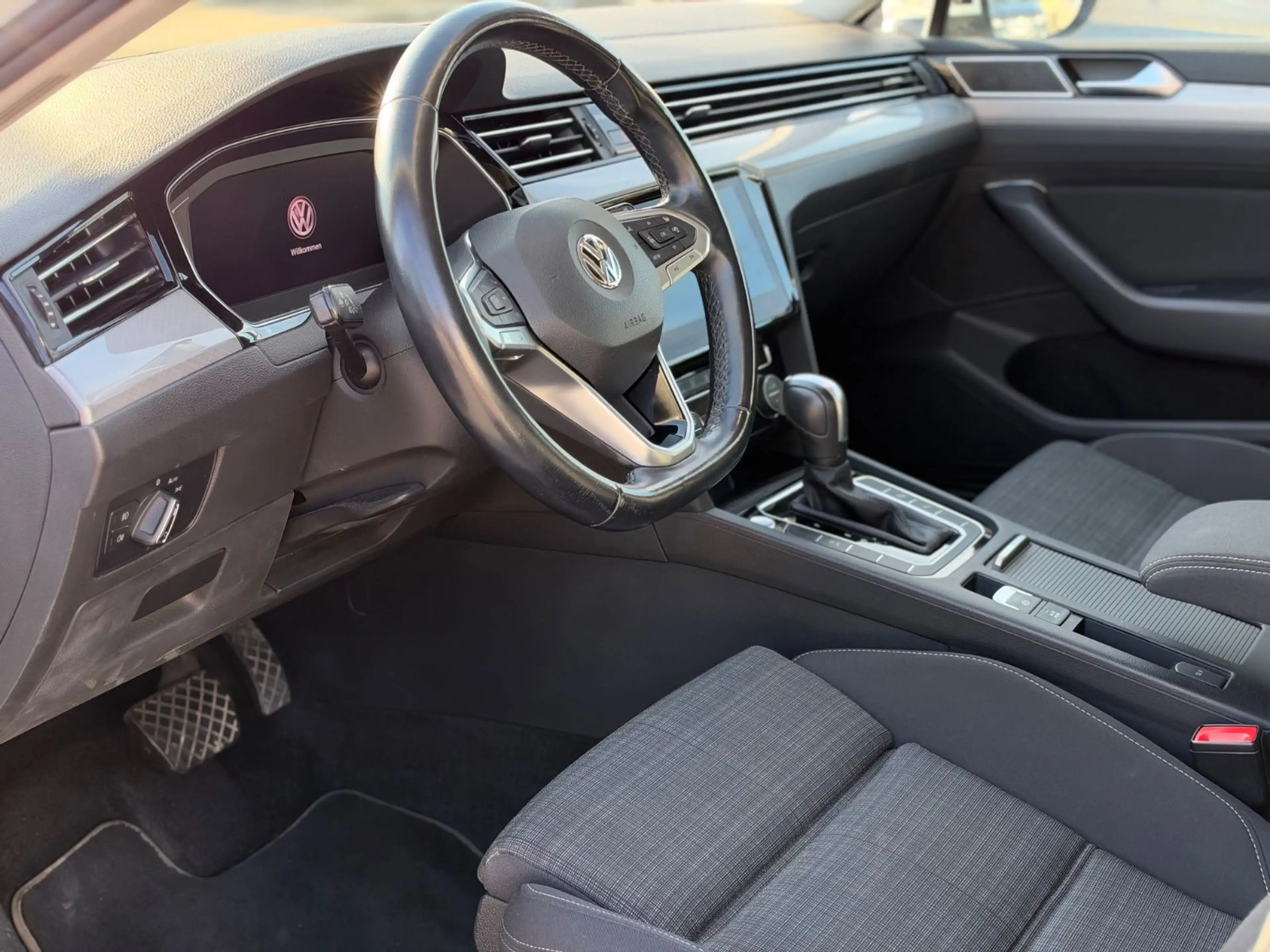 Volkswagen Passat Variant Business *Virtual*LED*Massage*AHK — photo 10