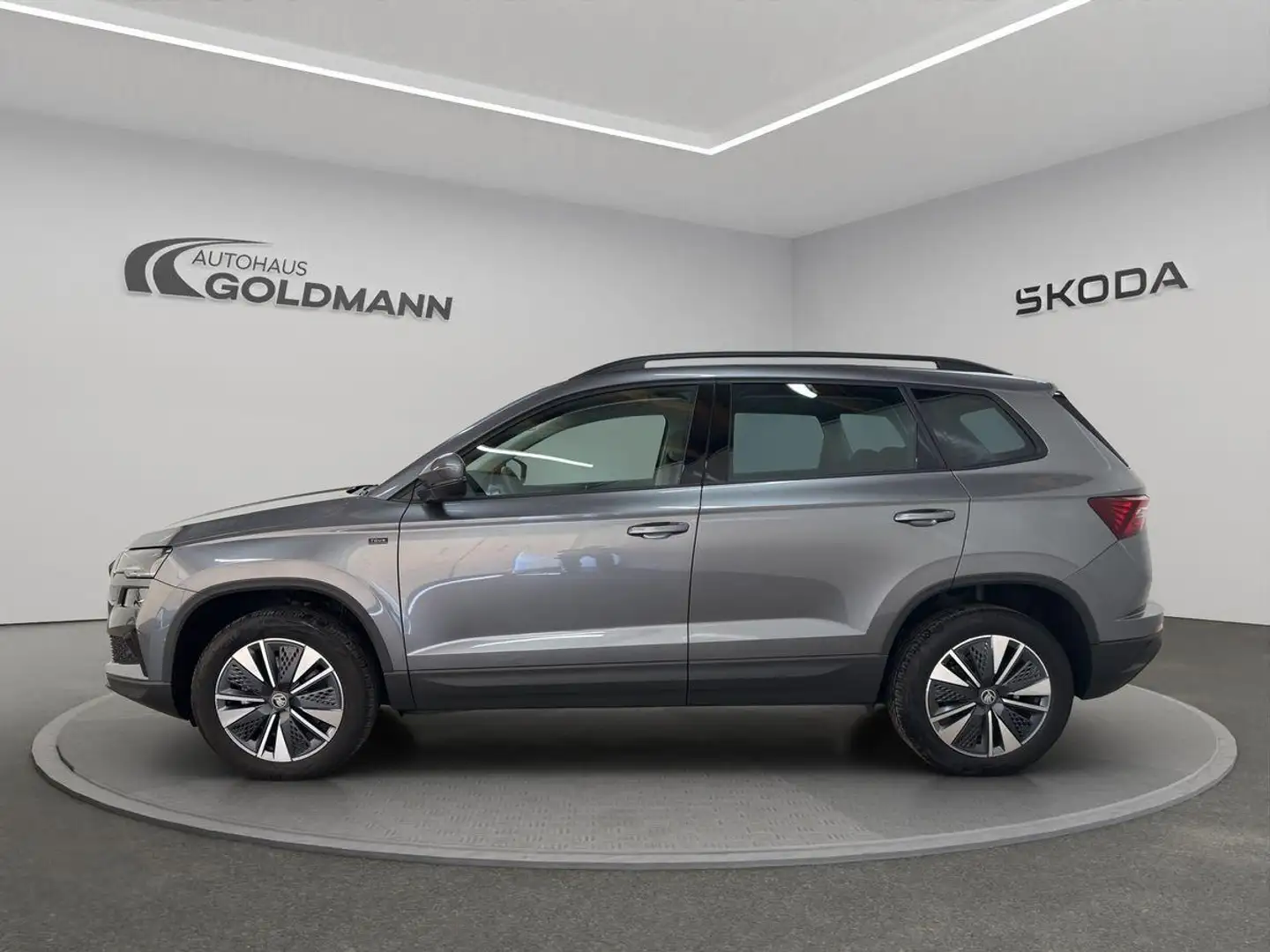 Skoda Karoq Tour 1,5 TSI 110 kW 7-Gang-DSG AHK Grau - 2