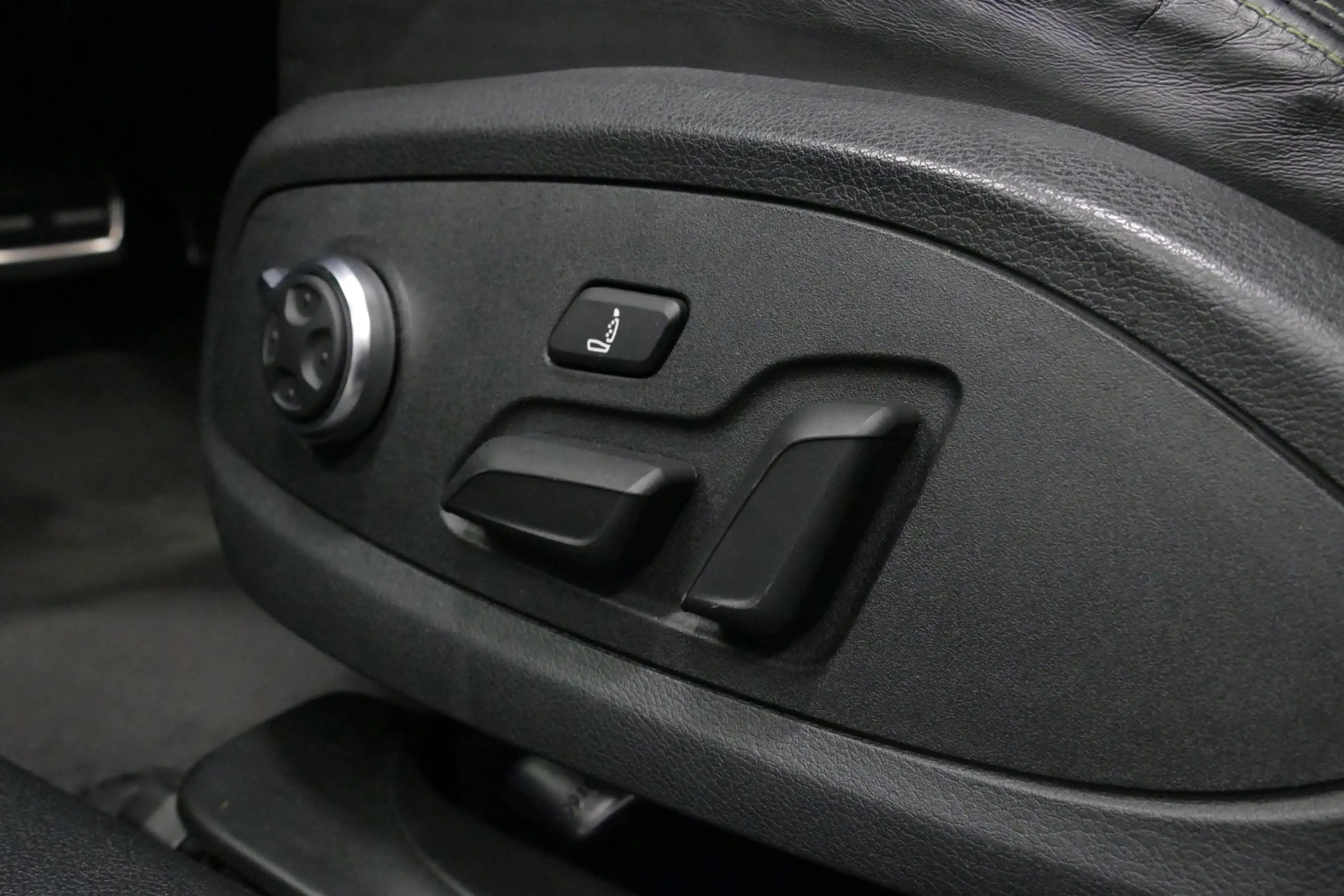 Audi RS4 A4 Avant 2.9 TFSI quattro / RS-Sportuitlaat / Pano — photo 14