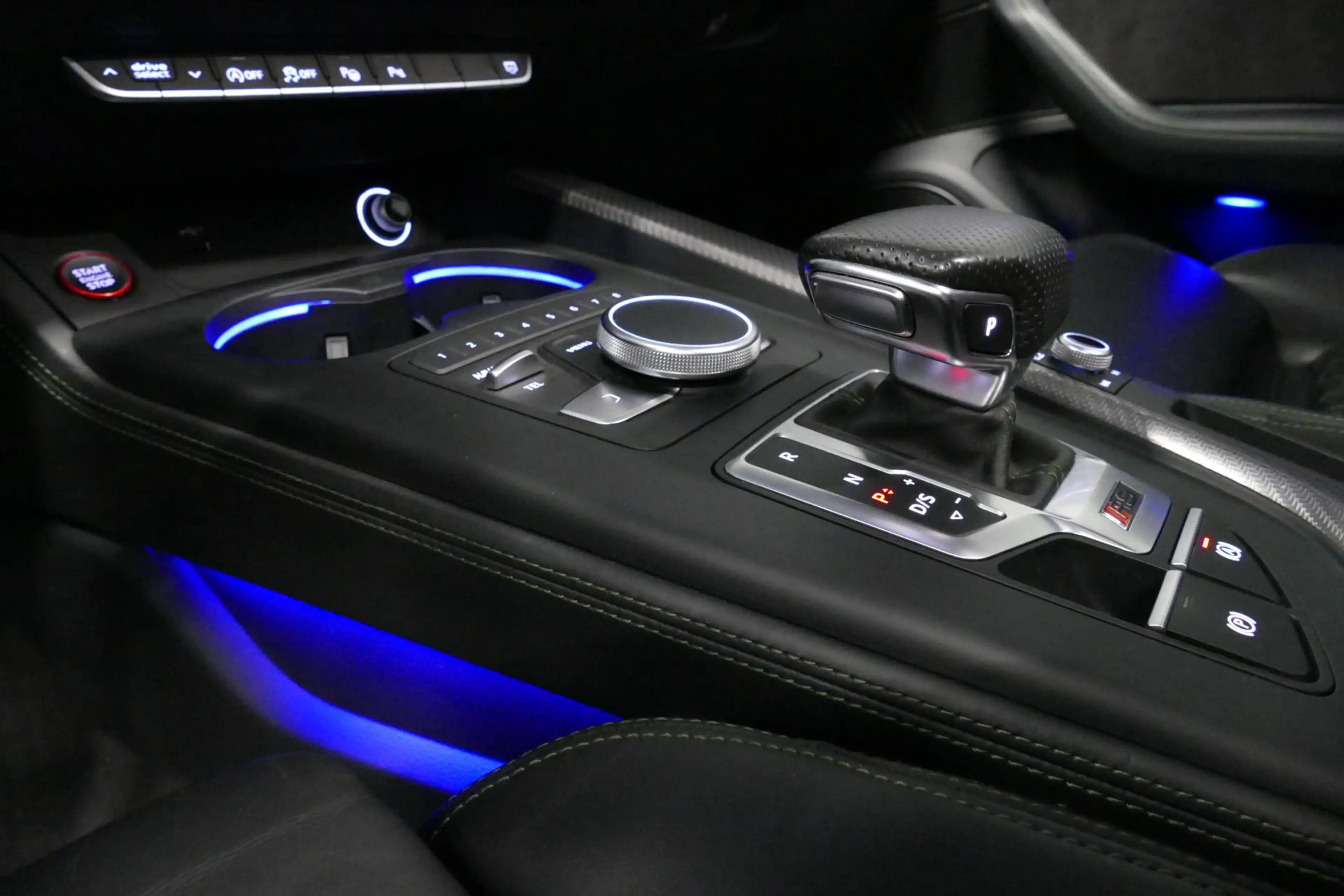 Audi RS4 A4 Avant 2.9 TFSI quattro / RS-Sportuitlaat / Pano — photo 8