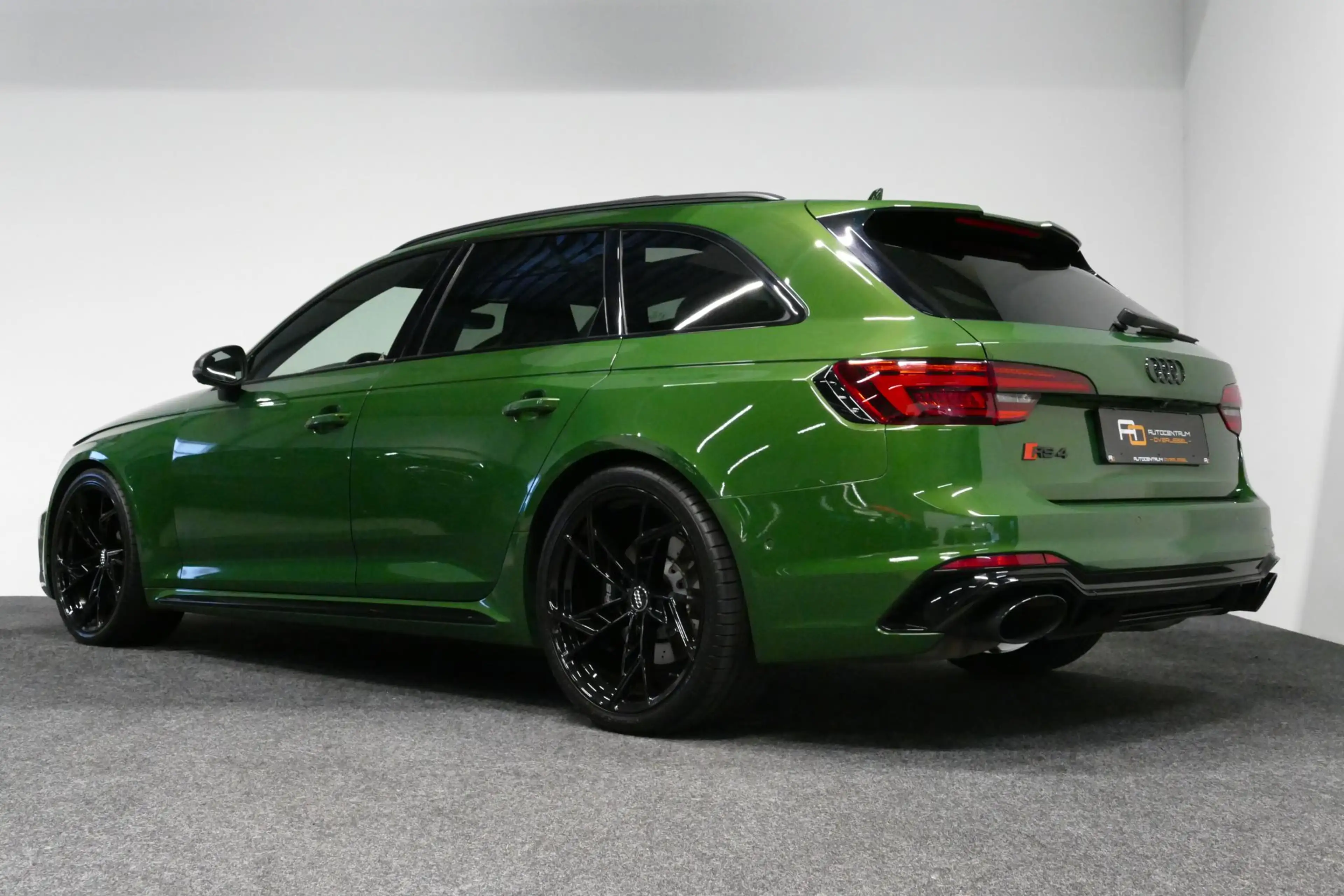 Audi RS4 A4 Avant 2.9 TFSI quattro / RS-Sportuitlaat / Pano — photo 4