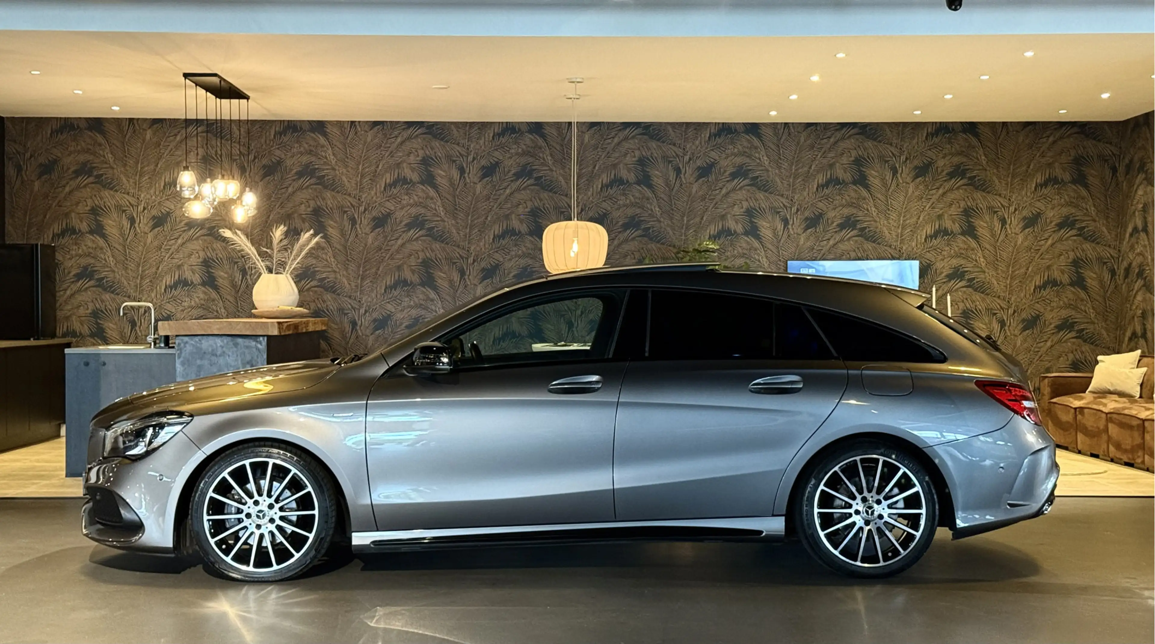 Mercedes-Benz CLA 200 Shooting Brake AMG I Edition I Pano I H&K — photo 2