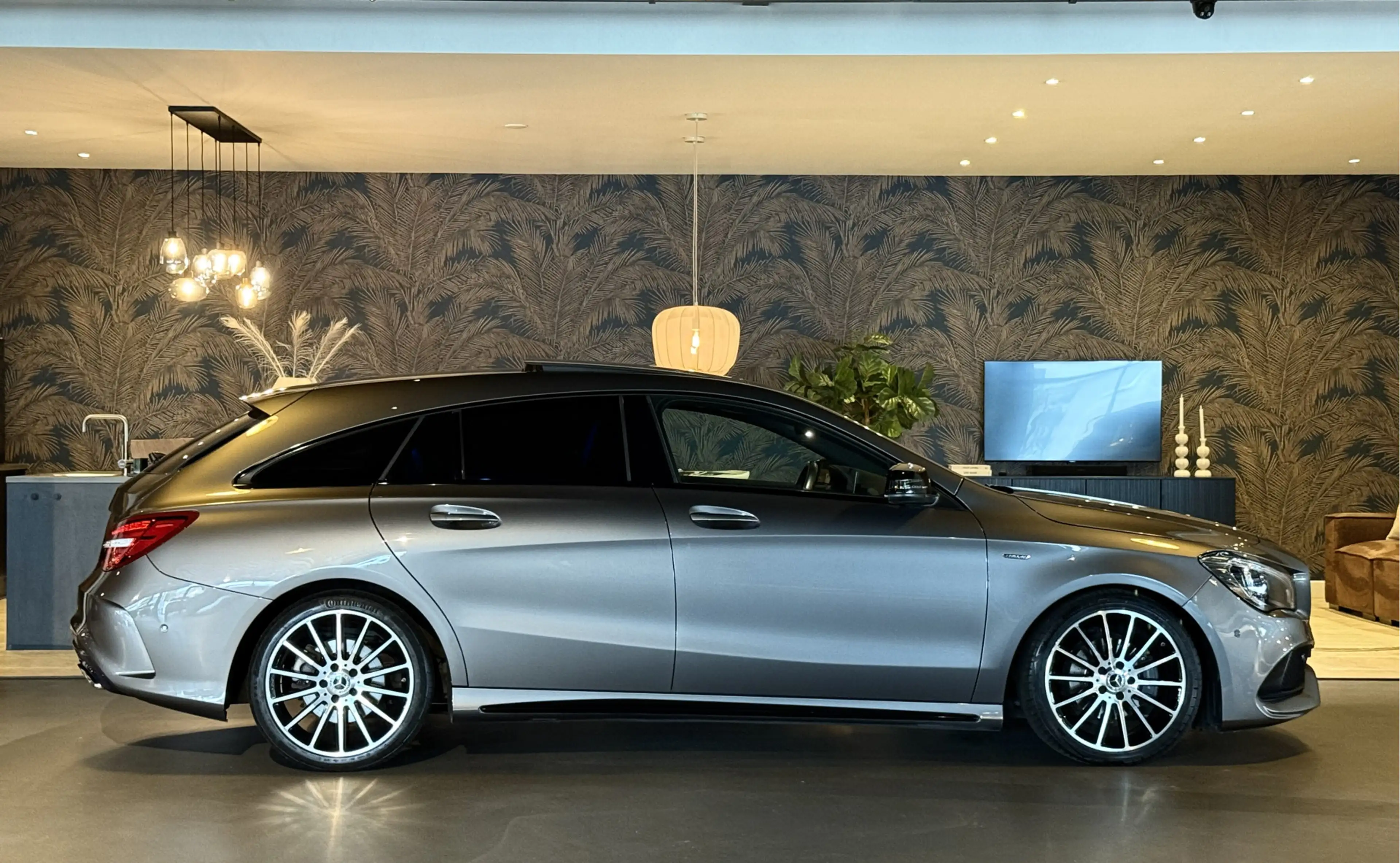 Mercedes-Benz CLA 200 Shooting Brake AMG I Edition I Pano I H&K — photo 6