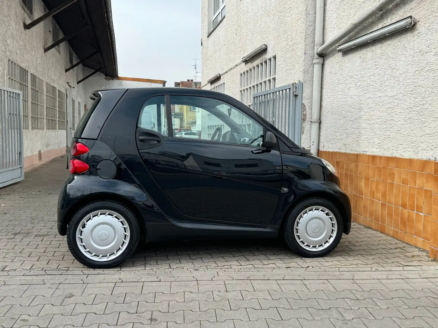 smart forTwo fortwo 71PS *Klima*ZV*el.F*TüV*77tkm*1.Hand Schwarz - 2