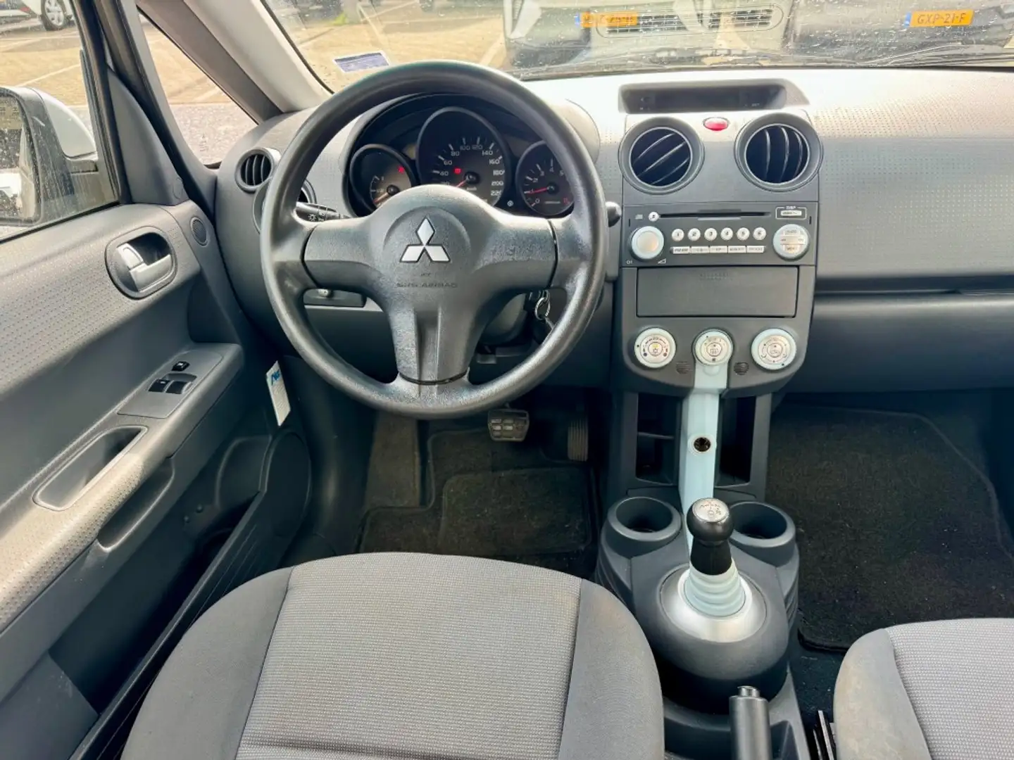 Mitsubishi Colt 1.3 Invite 5DRS AIRCO LMV RIJDT GOED NAP APK 11-20 Gris - 2