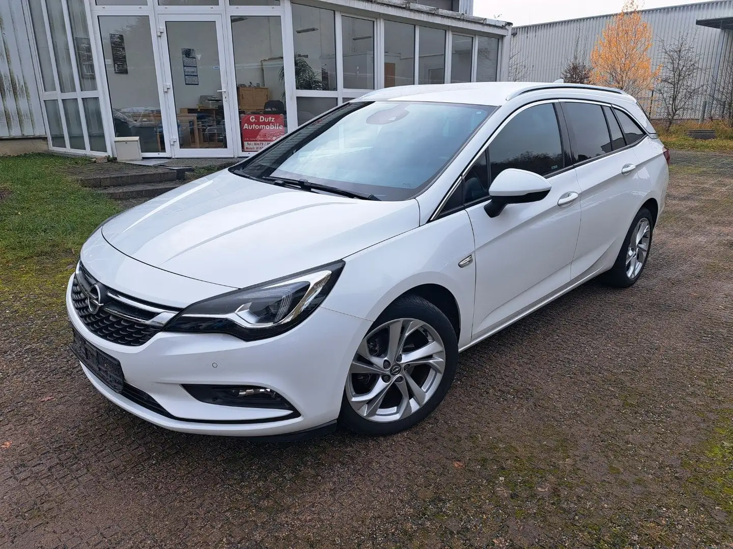 Opel Astra K Sports Tourer Klima Navi AHK 1.Hand Weiß - 1