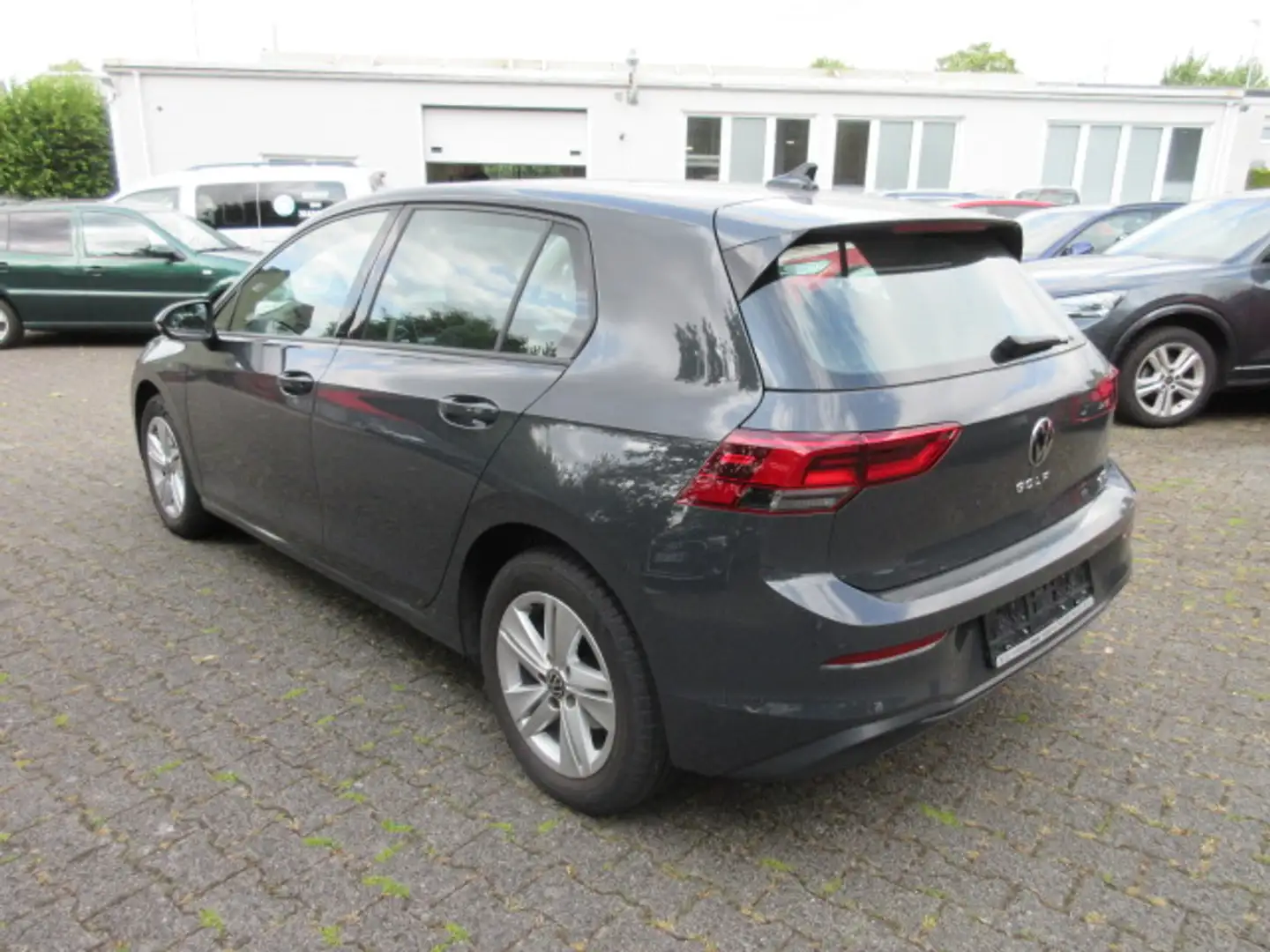 Volkswagen Golf Life 1.0 eTSI DSG NAVI LED ACC ALU APS SITZHEIZUNG Grau - 2