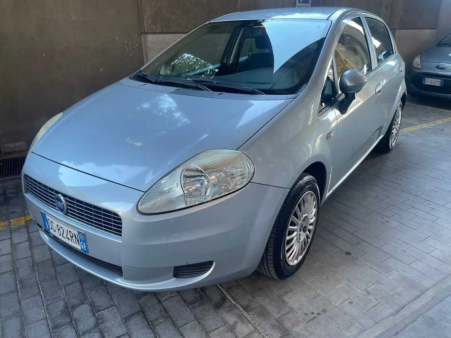Fiat Grande Punto 1.4 5 porte Grigio - 1