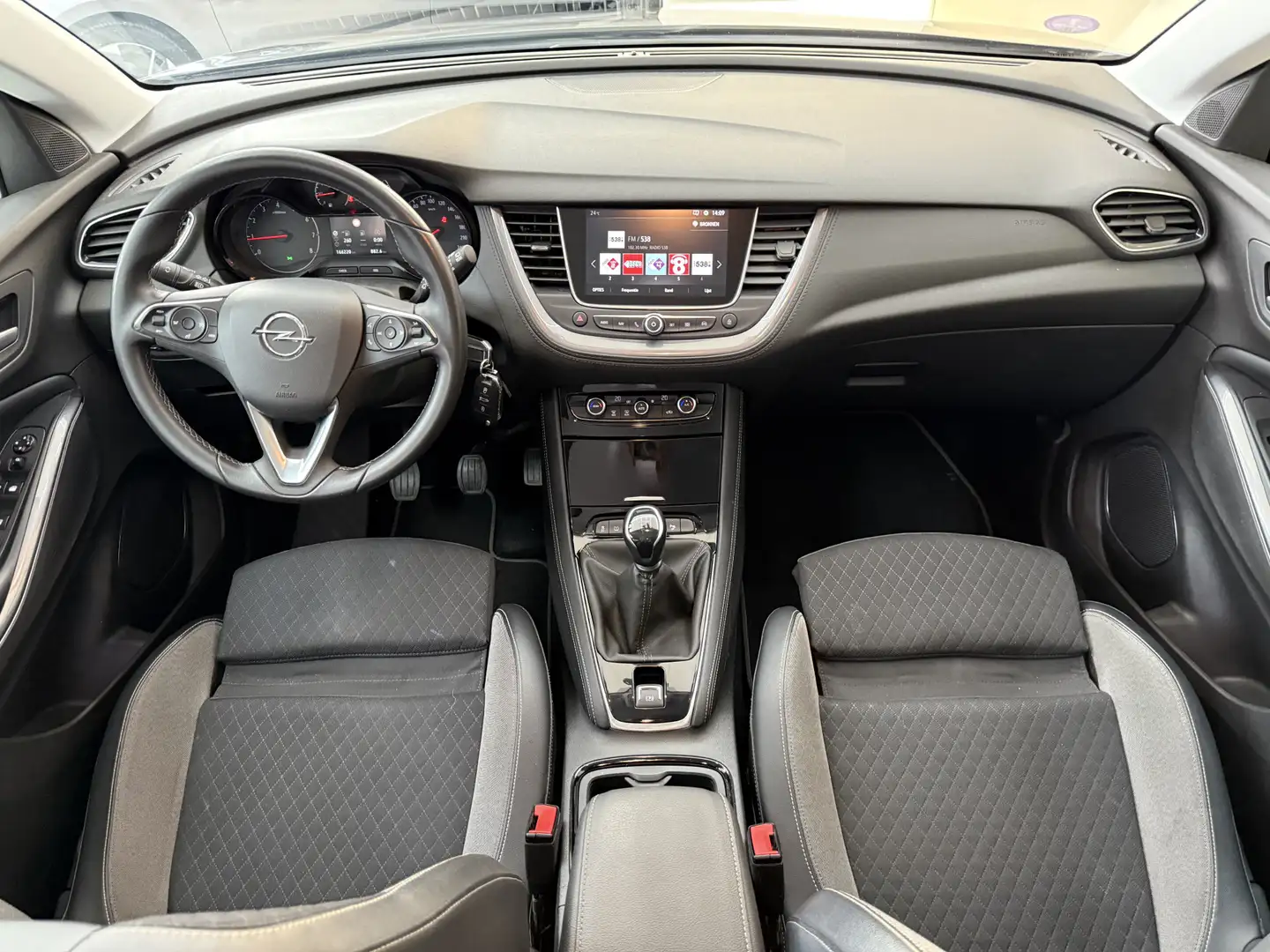 Opel Grandland X 1.2 Turbo Business +, 130Pk, 2019, 1ste eigenaar, Gris - 2