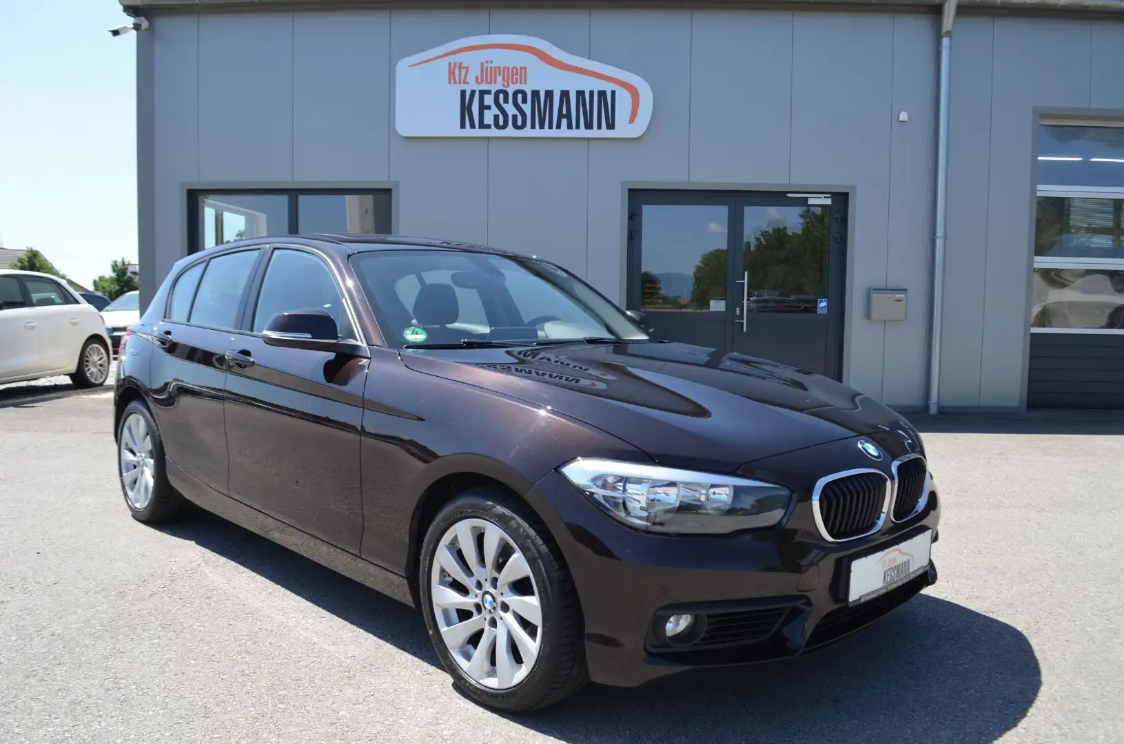 BMW 118 d xDrive Advantage Navi LED Schiebedach Bruin - 1